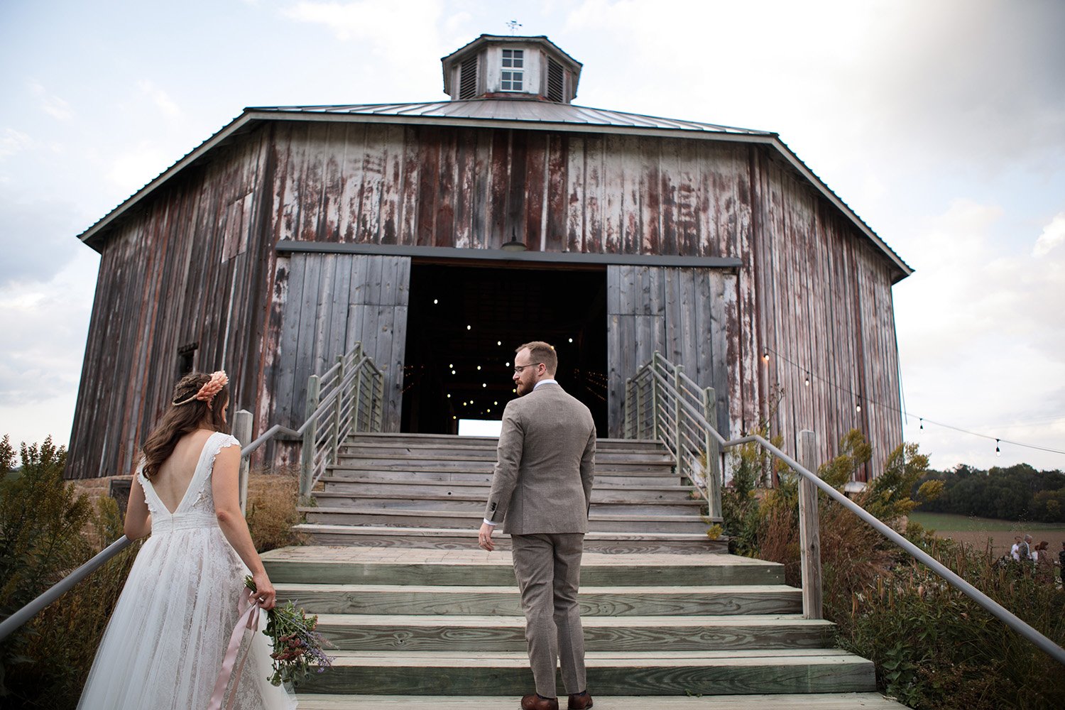 Octagon barn wedding photos023.jpg