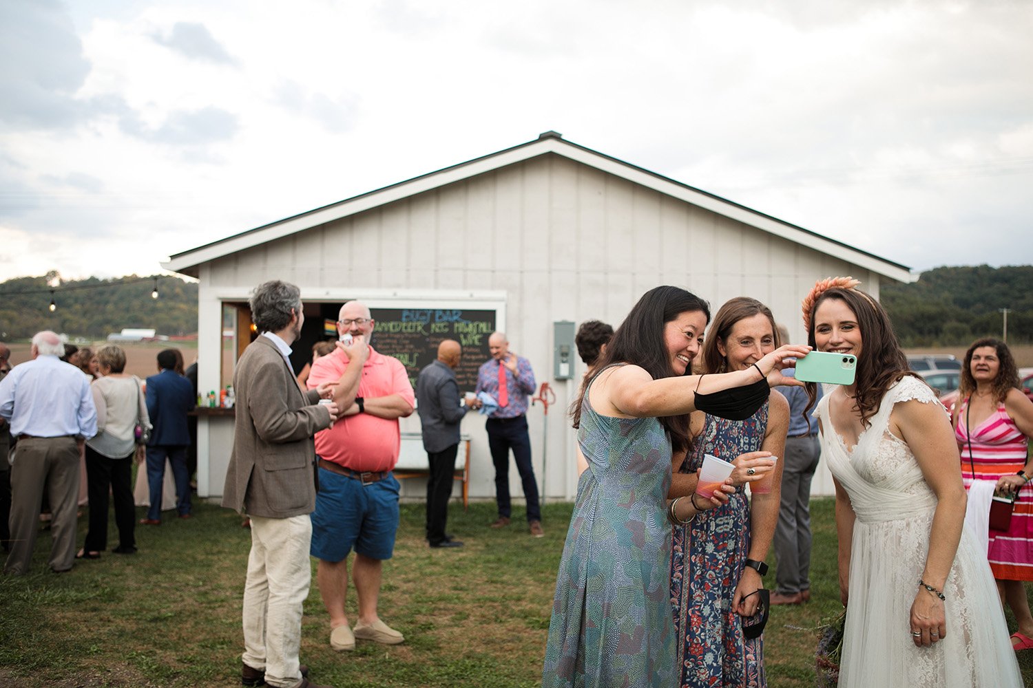 Octagon barn wedding photos024.jpg