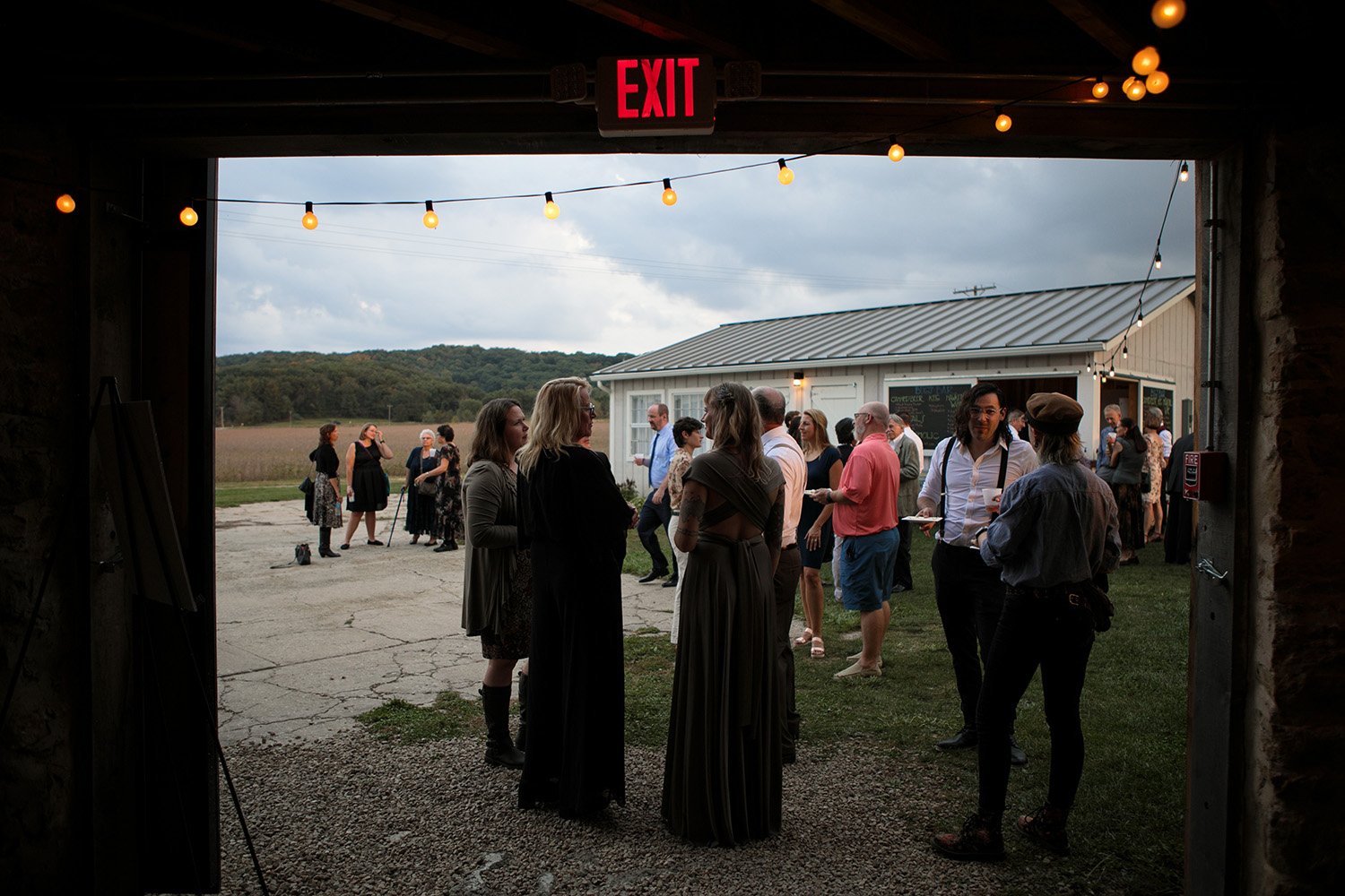 Octagon barn wedding photos029.jpg