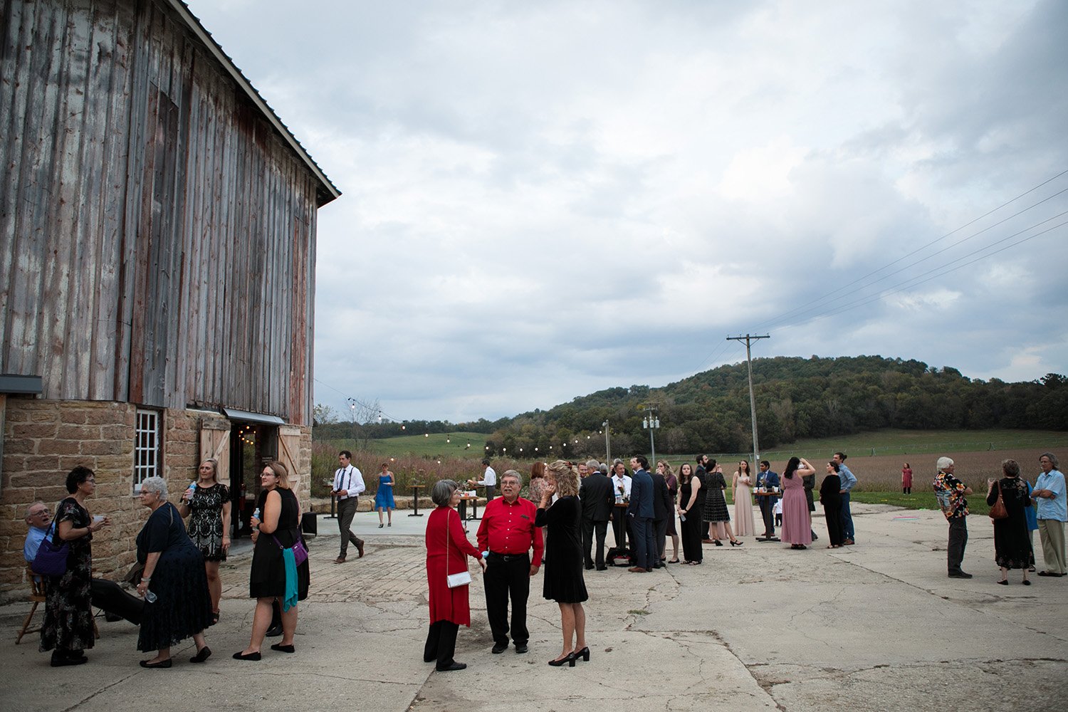 Octagon barn wedding photos032.jpg