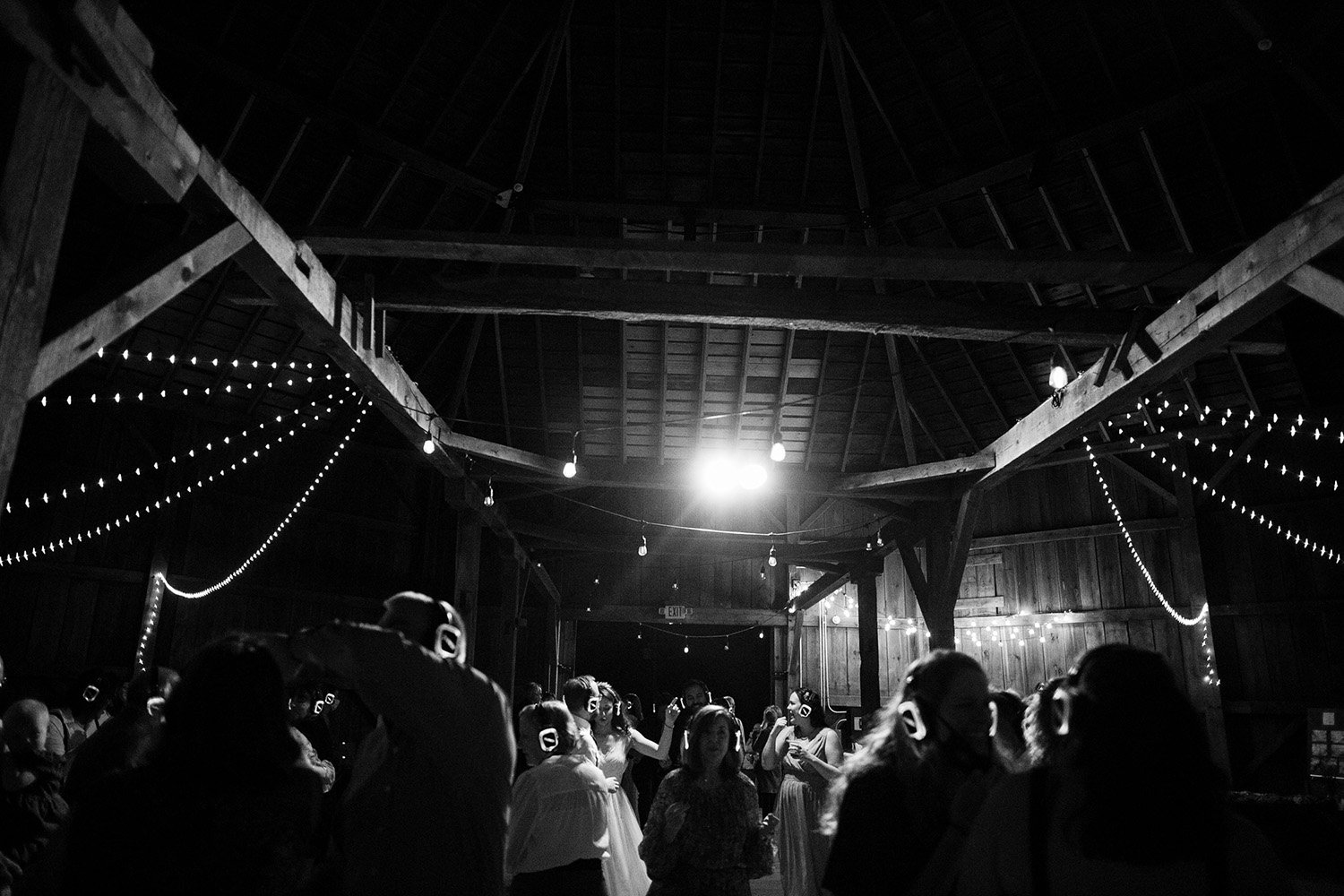 Octagon barn wedding photos059.jpg