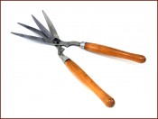 Hedging shears.&nbsp;Source: Old Garden Tools Virtual Museum.