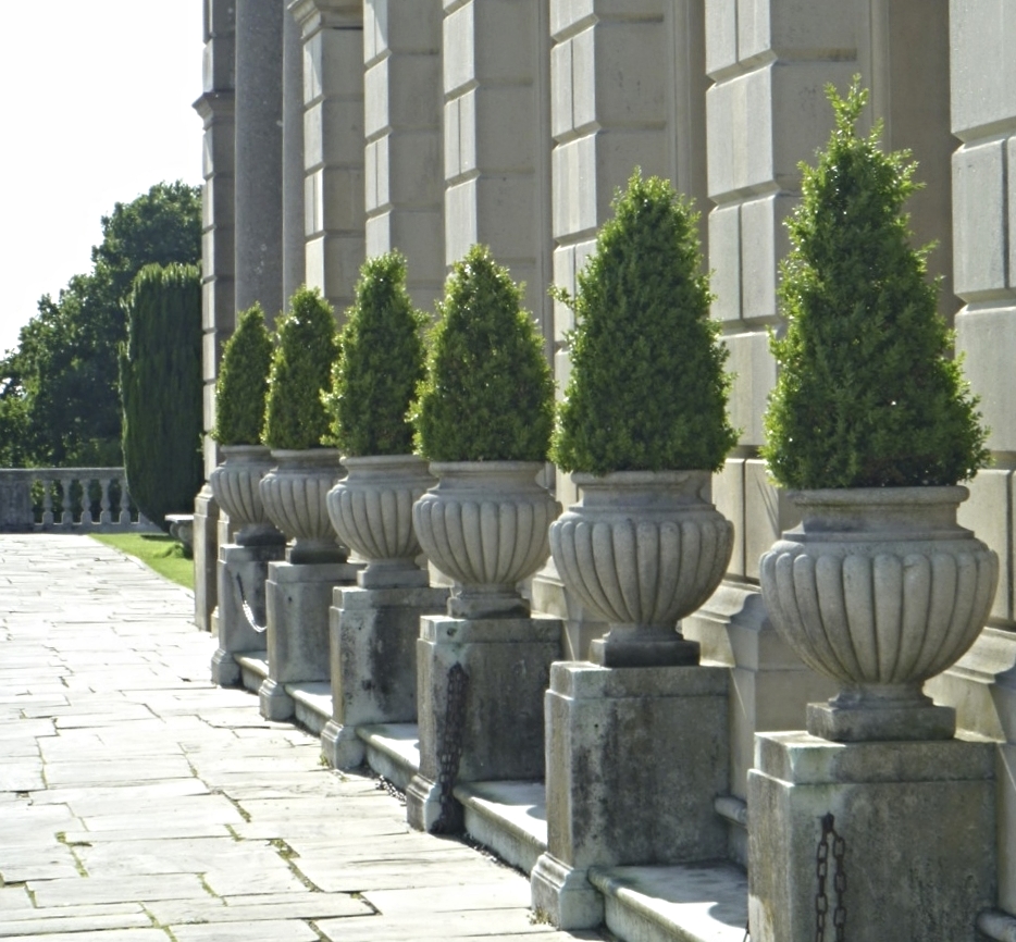  The terrace that overlooks the parterre. 