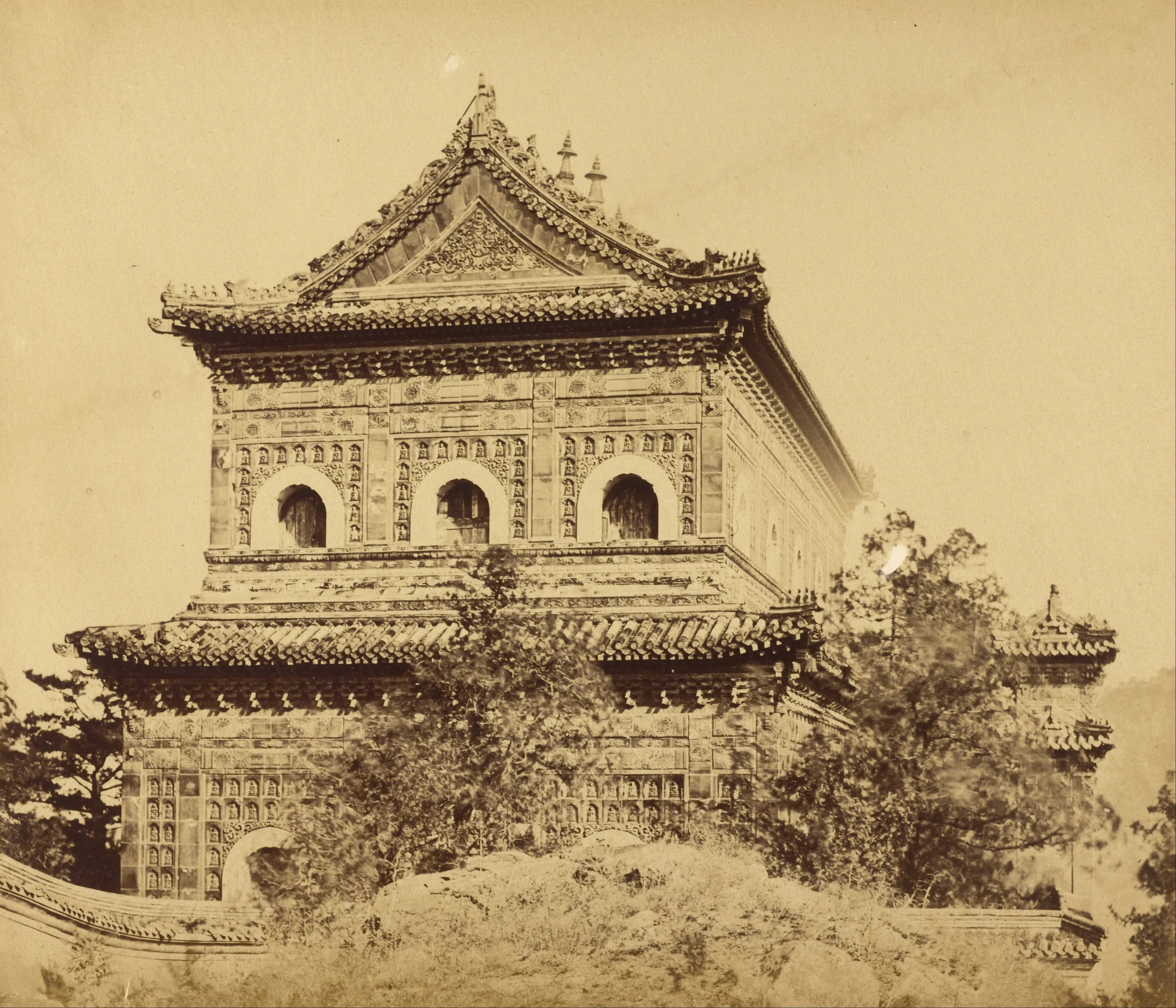 The Great Imperial Porcelain Palace , Yuan-Ming, 1860, by Felice Beato, Henry Hering. Source: The J. Paul Getty Museum