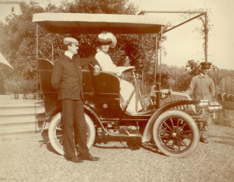 Hortense Mitchell and Arthur Acton get around in style in their new Fiat, 1903. Source: http://lapietra.nyu .edu