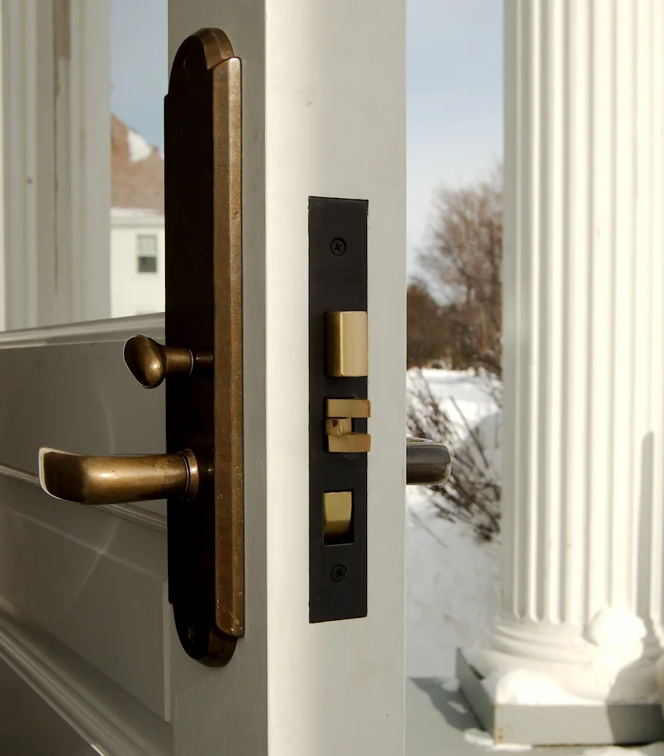 Rocky Mountain hardware was used for the handset and surface bolts. Great hardware. Note the door thickness.