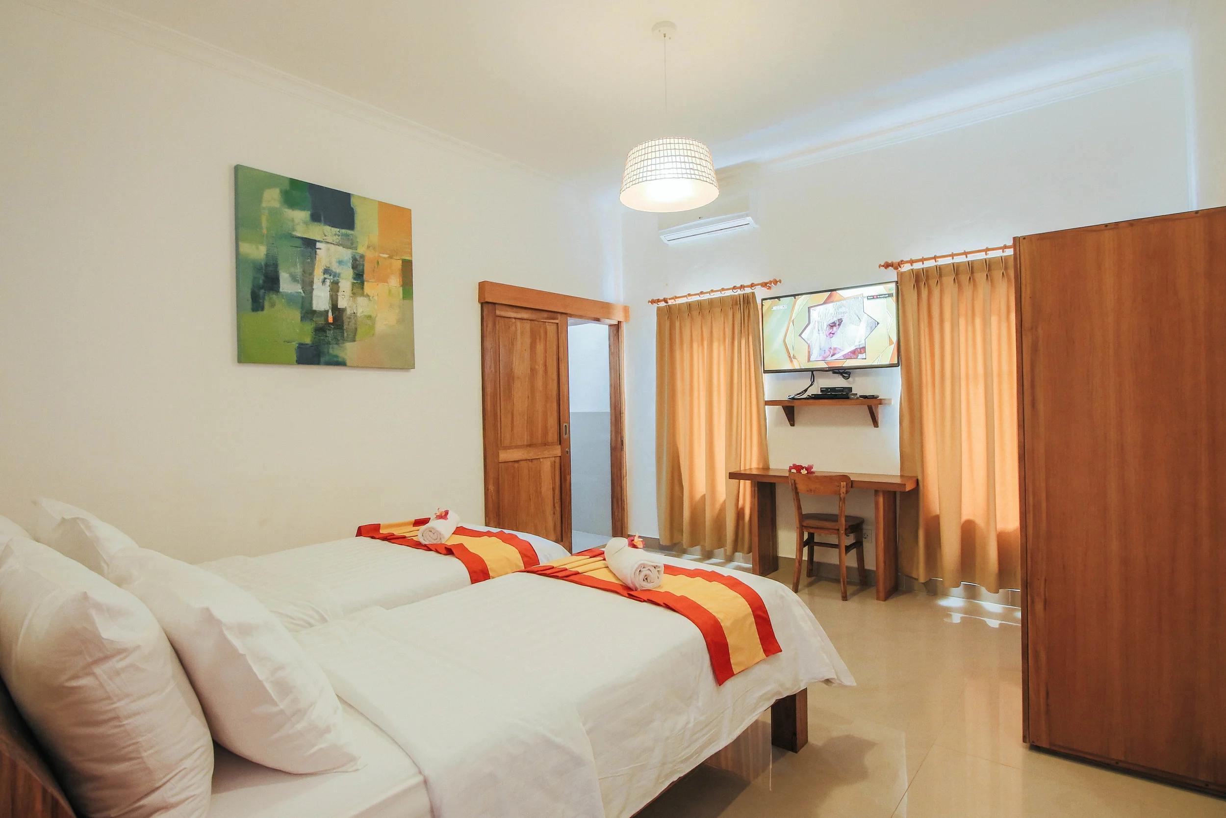 Deluxe Room Twin 3.jpg