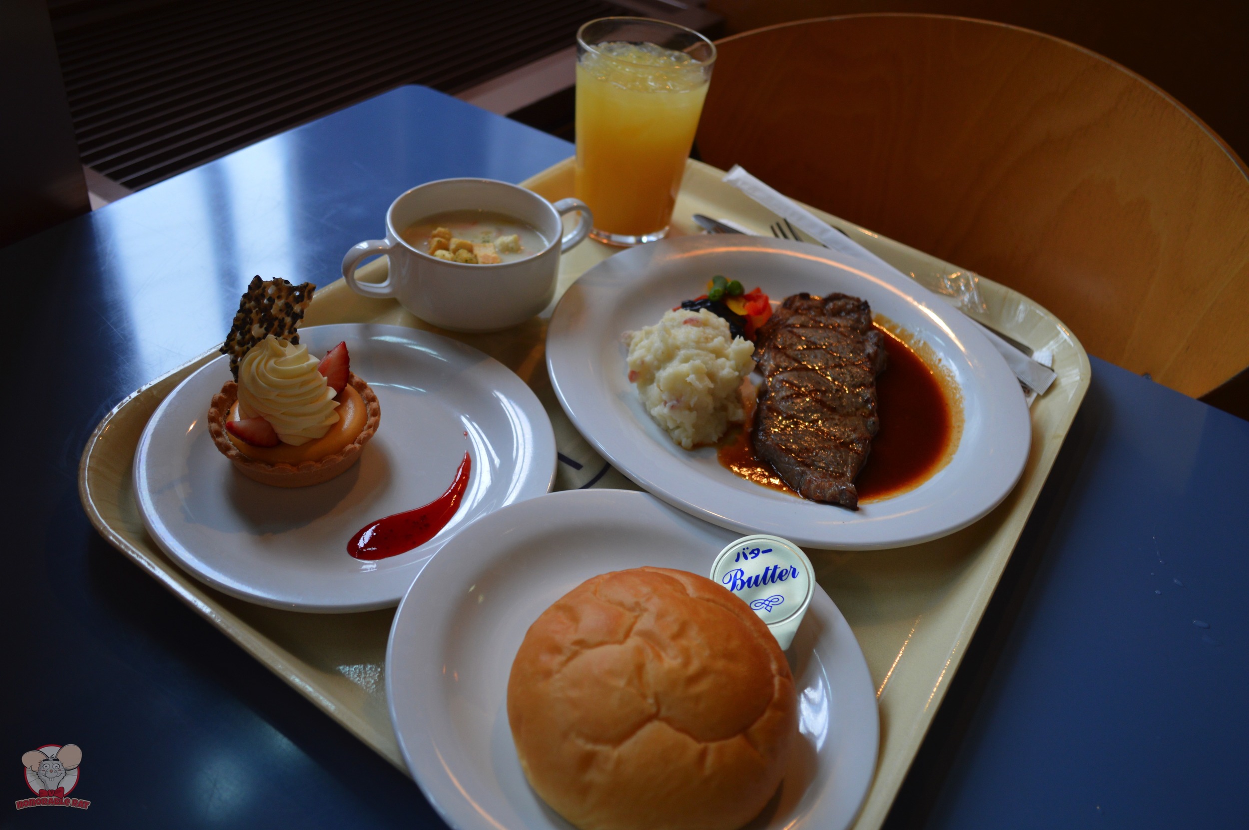 Creamy Vegetable Soup with Chicken and Shrimp, Grilled Beef Steak with Gravy (Yuzu Flavor), Double Cheese Tart and a side of bread