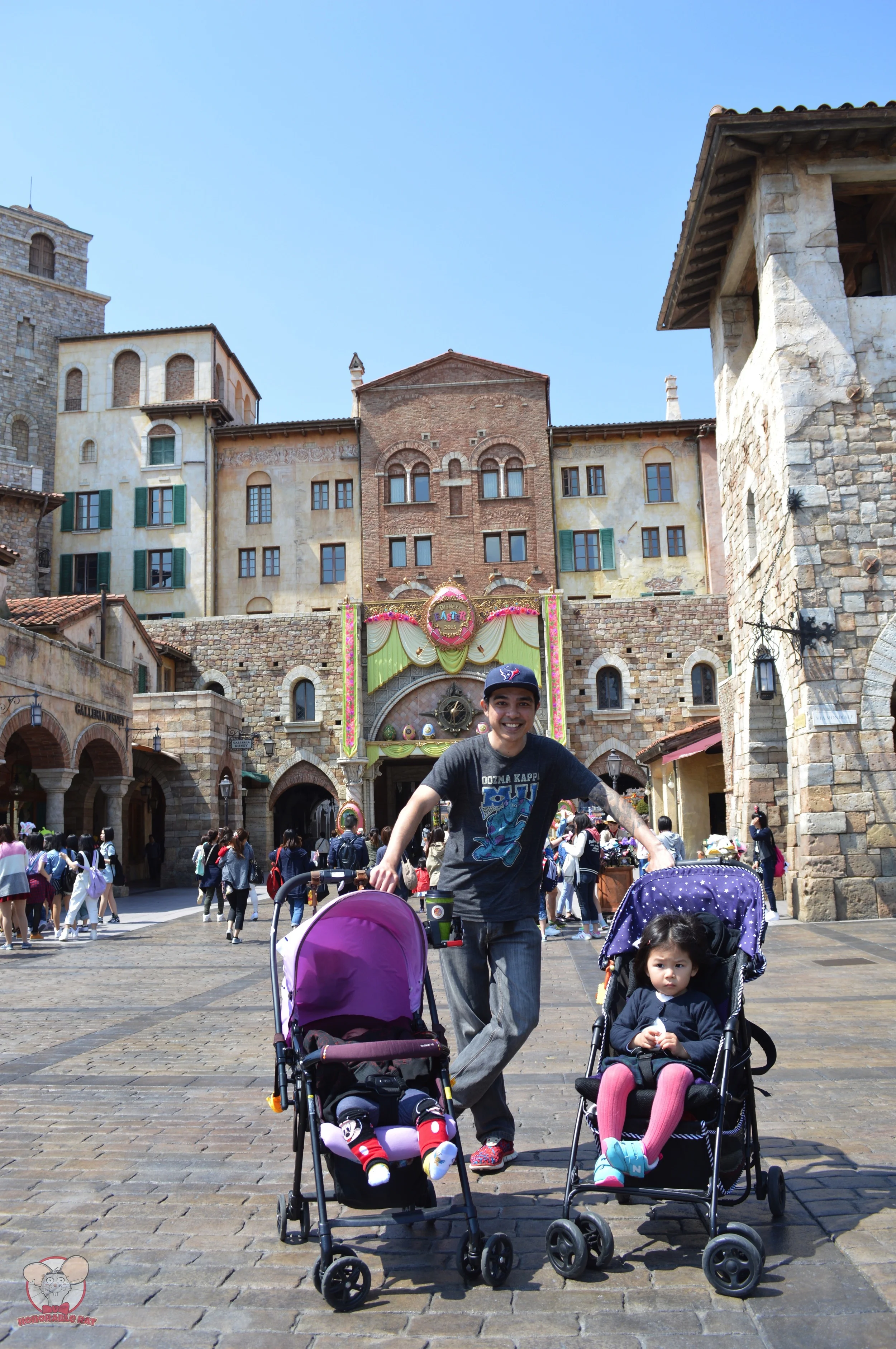 My two little angels with me in Tokyo Disneysea