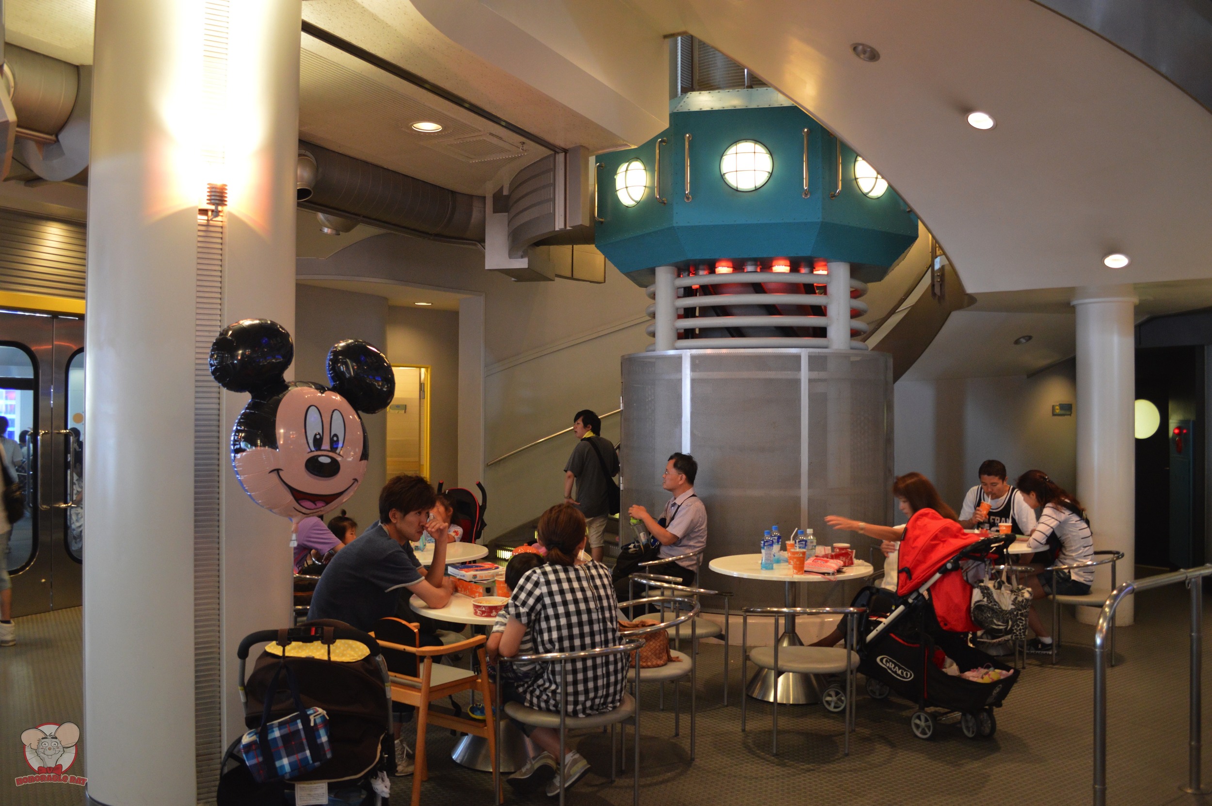 Seating on the 1st floor