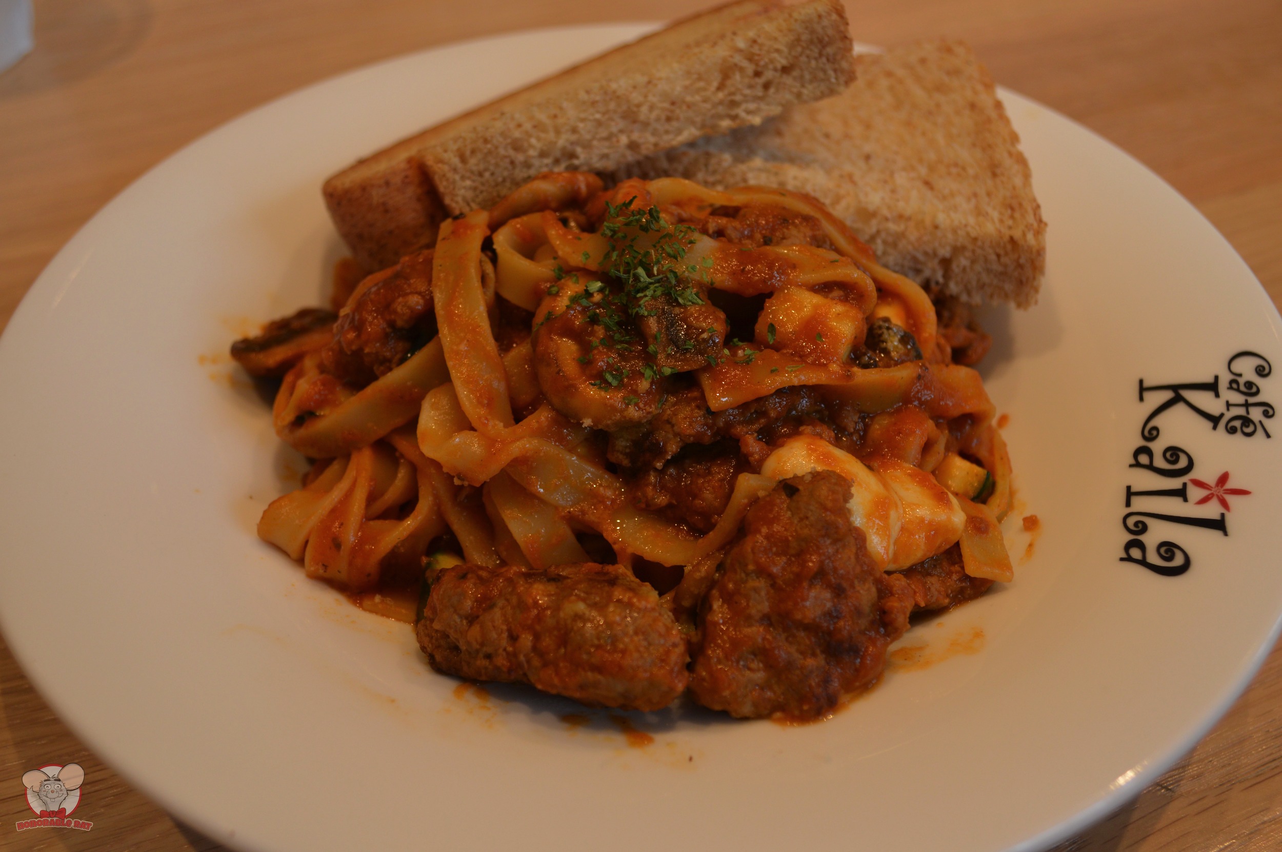 Fettuccine with Zucchini and Mozzarella Ragu