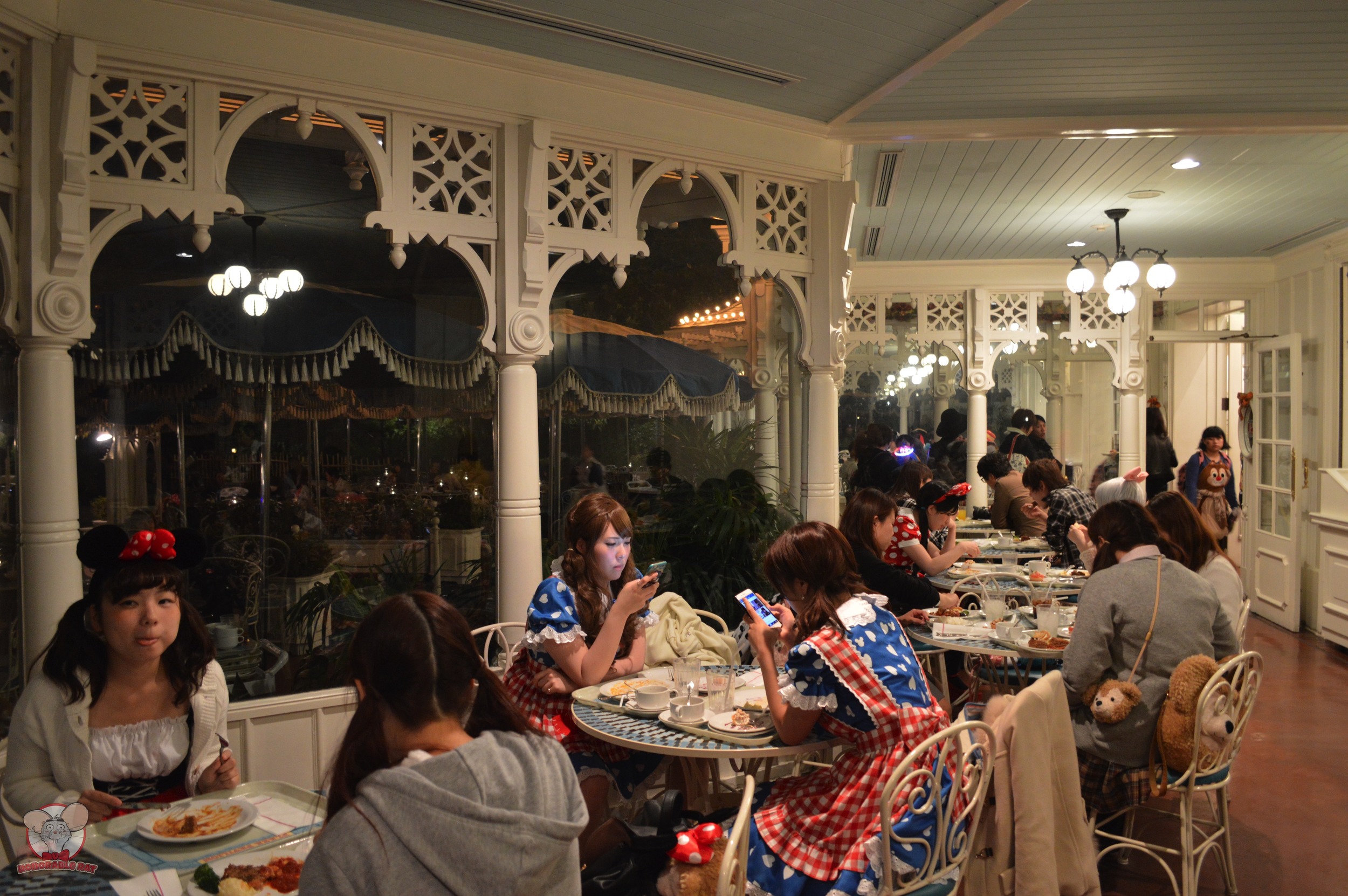 Plaza Pavilion Indoor Seating
