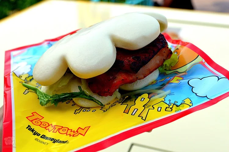 Roasted Chicken on Chinese Bun (Mickey Handwich)