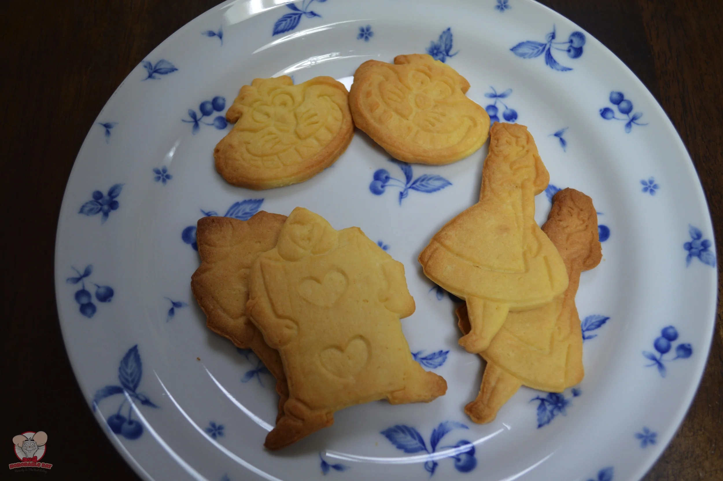 Closer look at the Alice in Wonderland cookies
