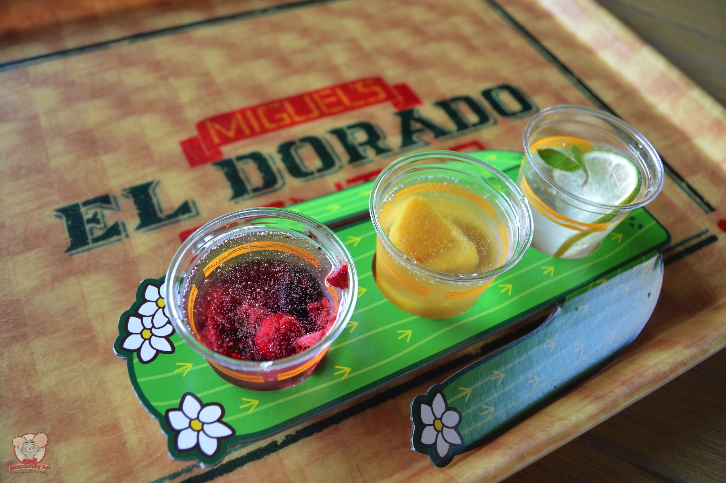 Tres Frutas Cocktail Set