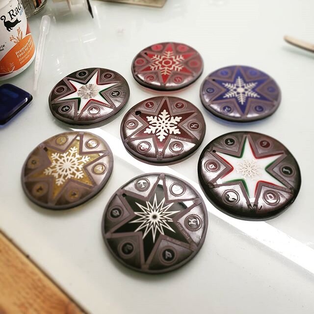 Thanks to the well-timed commission of a handful of Christmas ornaments (my first!), I was finally able to pick up my brush for the first real time since my amazing week with Kathy Jordan back in October. Just waiting for these to come outta the kiln