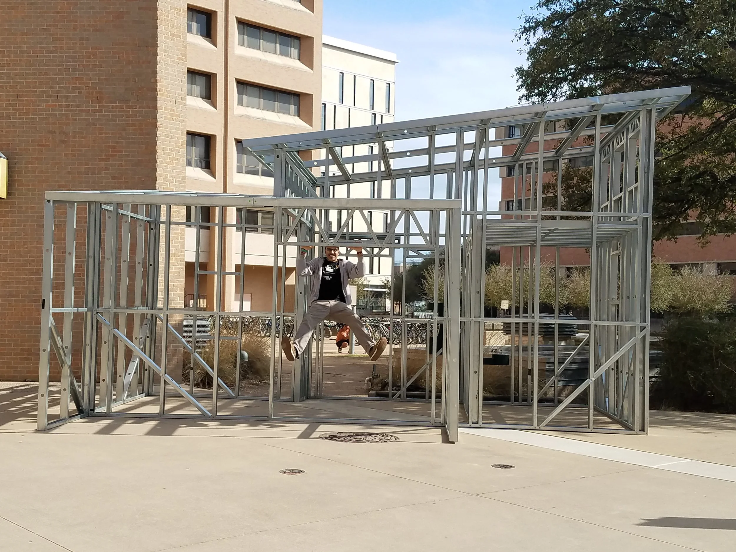 TinyHackerHouse Design Challenge v2.0 builds an outdoor classroom at #girlday2018