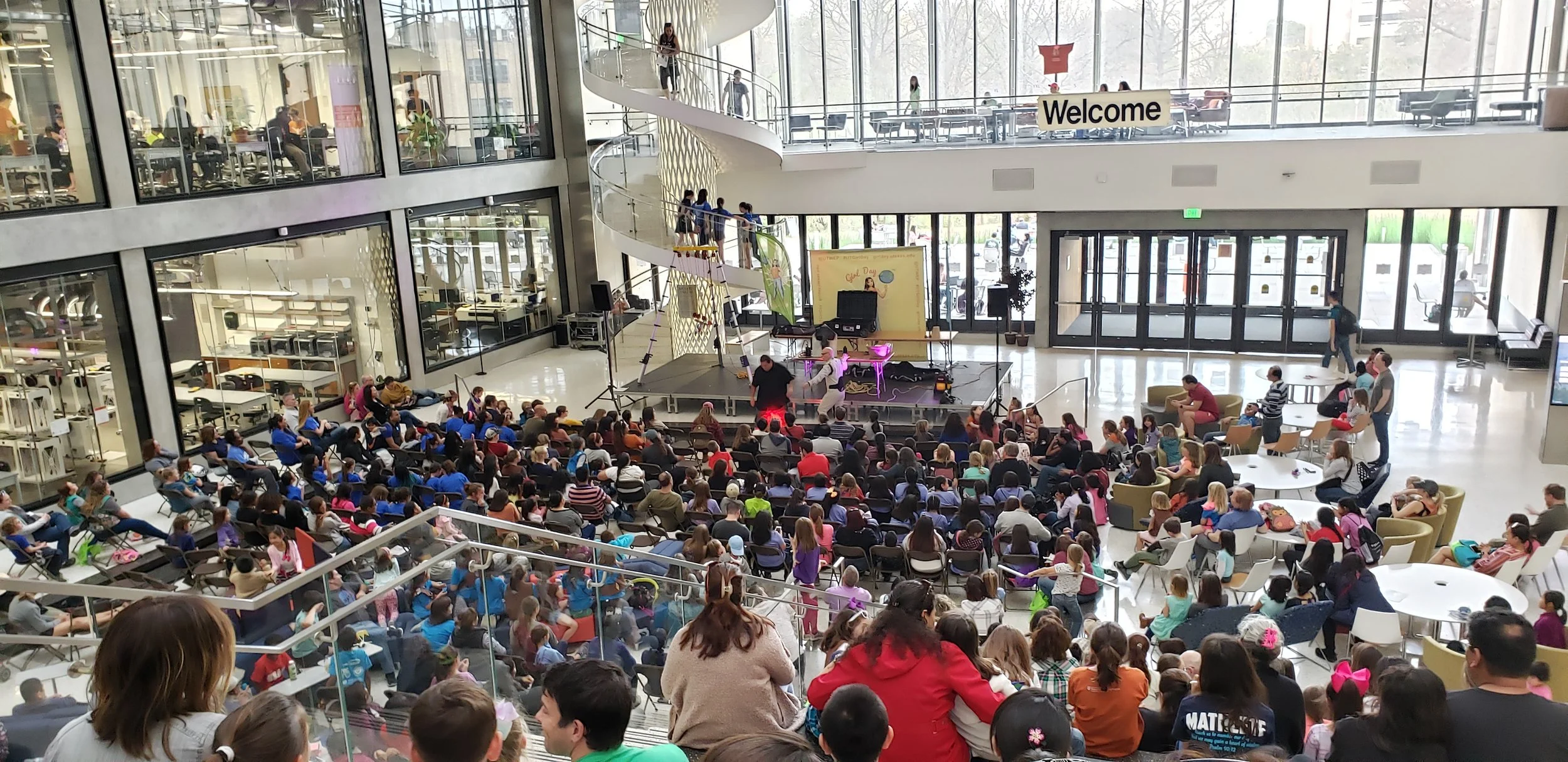 @HackStarz launches @TinyHackerHouse #Design #Challenge 3.0 at #Girlday2019 @UTWEP2019