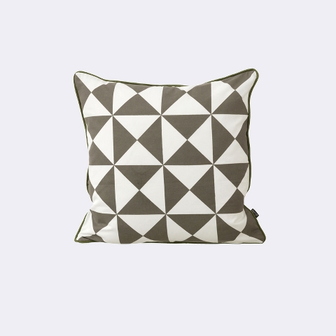 LARGE GEOMETRY CUSHION 7310