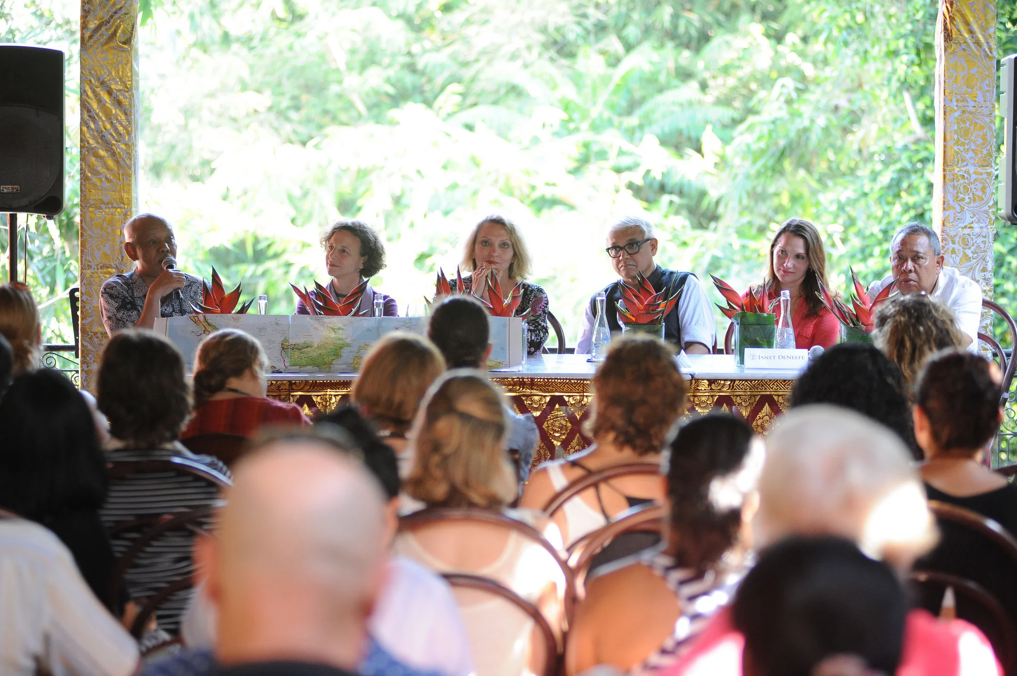 Press call before the festival kicks off (L-R) Azyumardi Azra, Elizabeth Pisani, Robyn Davidson, Amitav Ghosh, Janet De Neefe (Festival Director) Ketut Suardana (Chairman). Image Credit : Anggara Mahendra. Press Call at Casa Luna