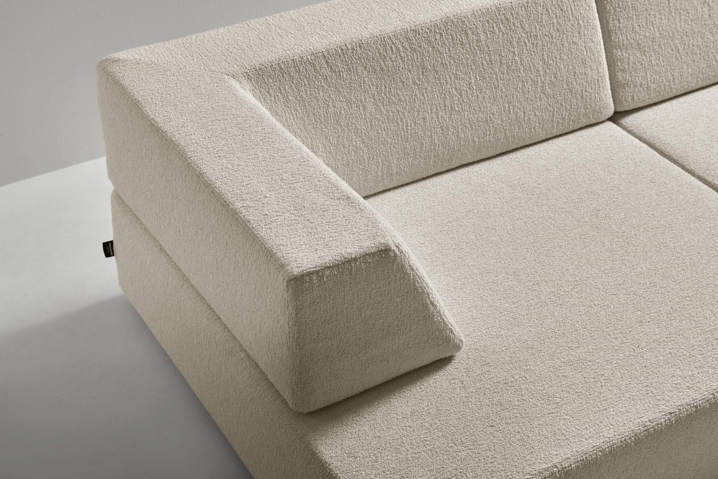 AL_Showroom_2023_05_10_Divano Teorema 3 posti 03.jpg