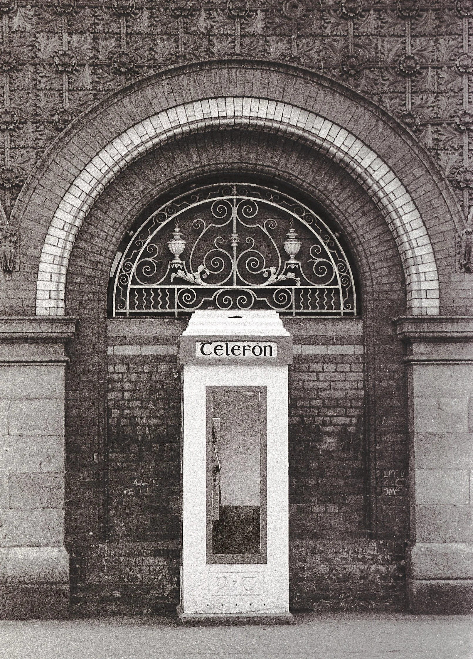 Dublin phonebooth.jpg
