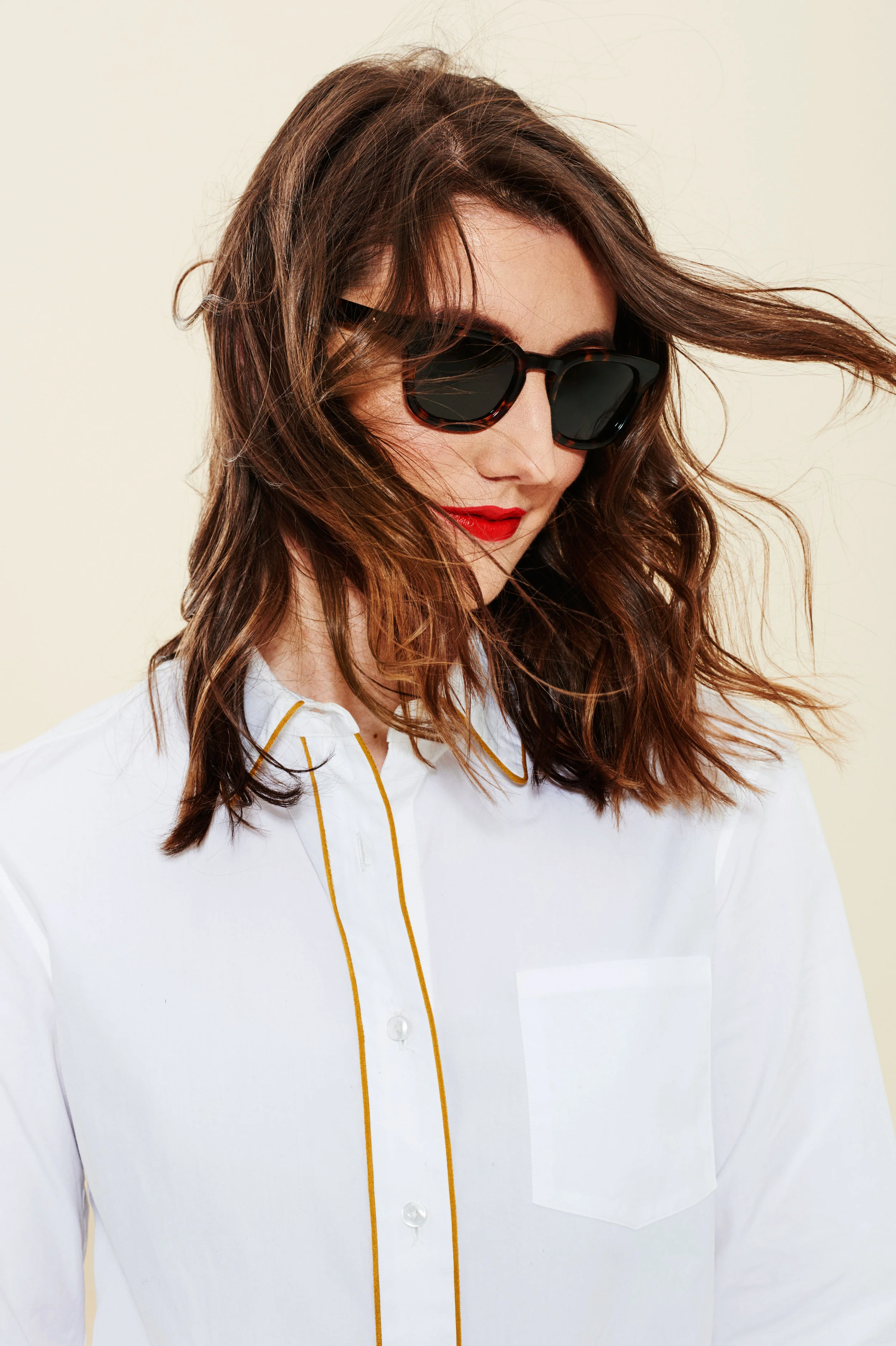 Sunglasses and Lipstick Are All You Need for Perfect Spring Style
