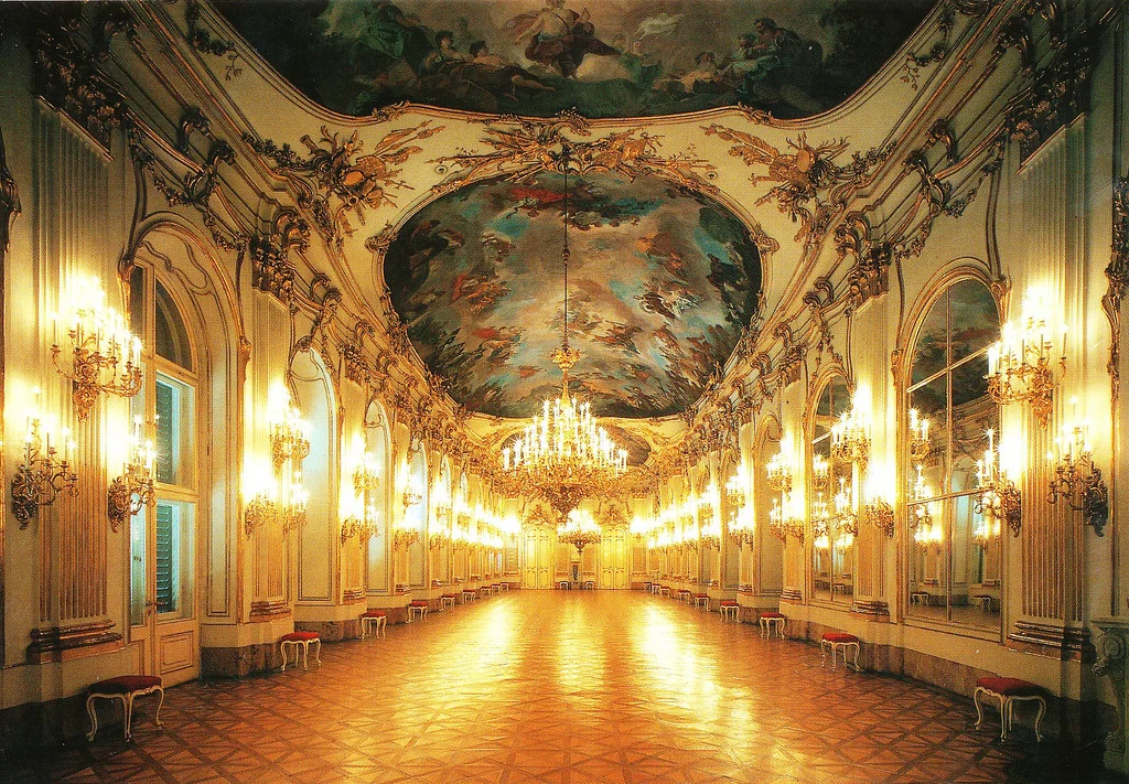 SCHOENBRUNN-NUSSHOLZZIMMER-1.jpg