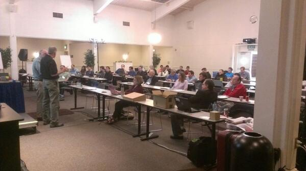 Bob Twiggs and Dennis Wingo talking about the ISEE-3 reboot project (Image credit @kyspace)