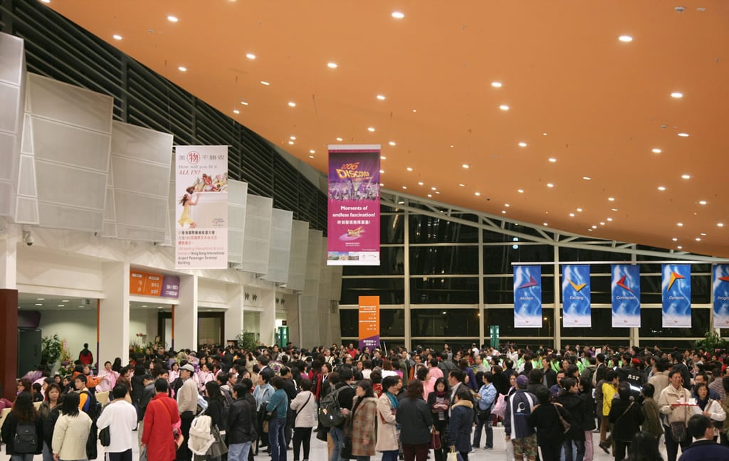 3_lobby-crowded.jpg