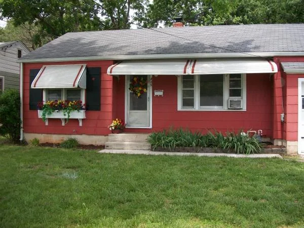 2 bed, 1 bath / 870sqft / Cute cottage close to MSU. Rent To Own