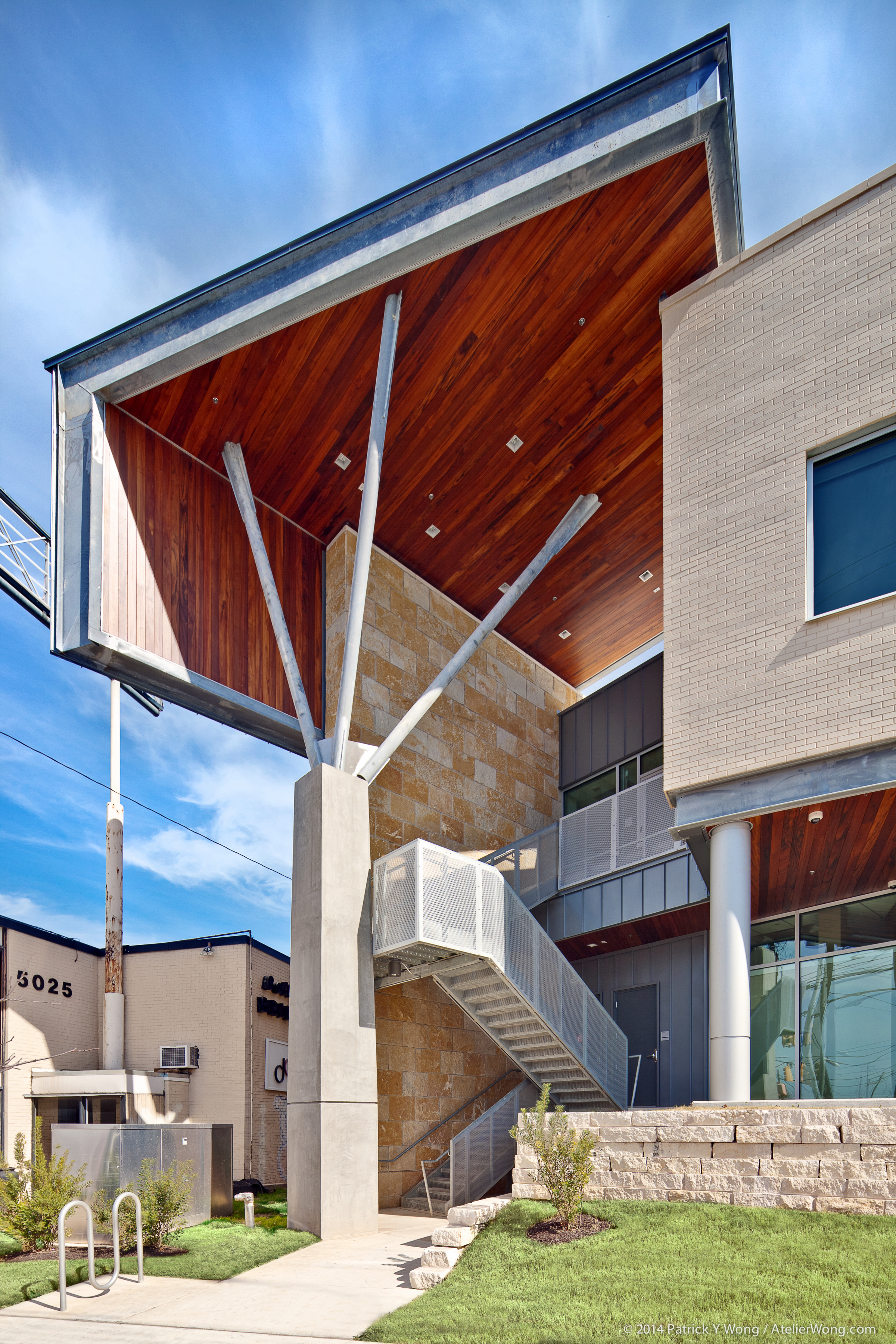 7_Eye Physicians of Austin Exterior_Sixthriver Architects.jpg