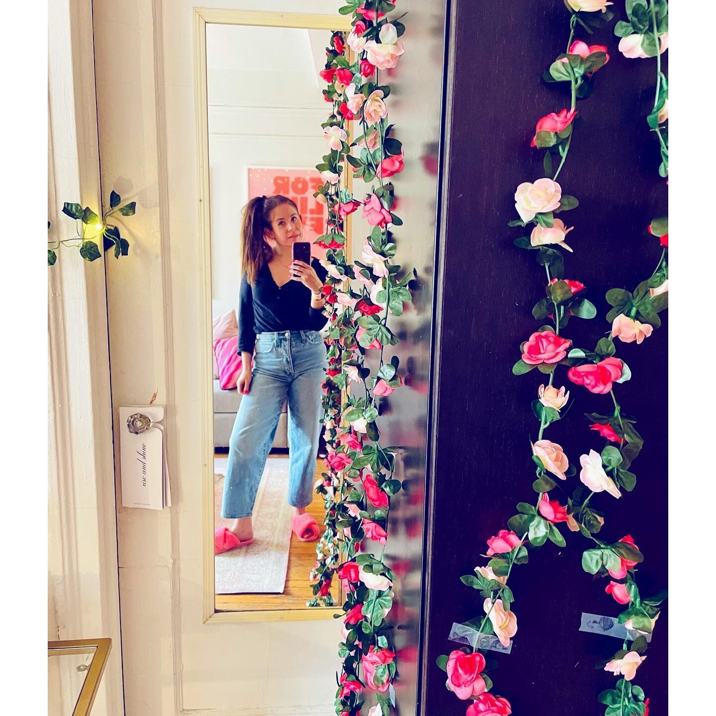 🌸show me you&rsquo;ve been in quarantine for a year without saying you&rsquo;ve been in quarantine for a year🌸

yes i bought this 🌺garland 🌺on Amazon and my apt is now plastered in plastic pink flowers 🌸 🌸🌺💕

#newyorkcity #decor #apartment #n