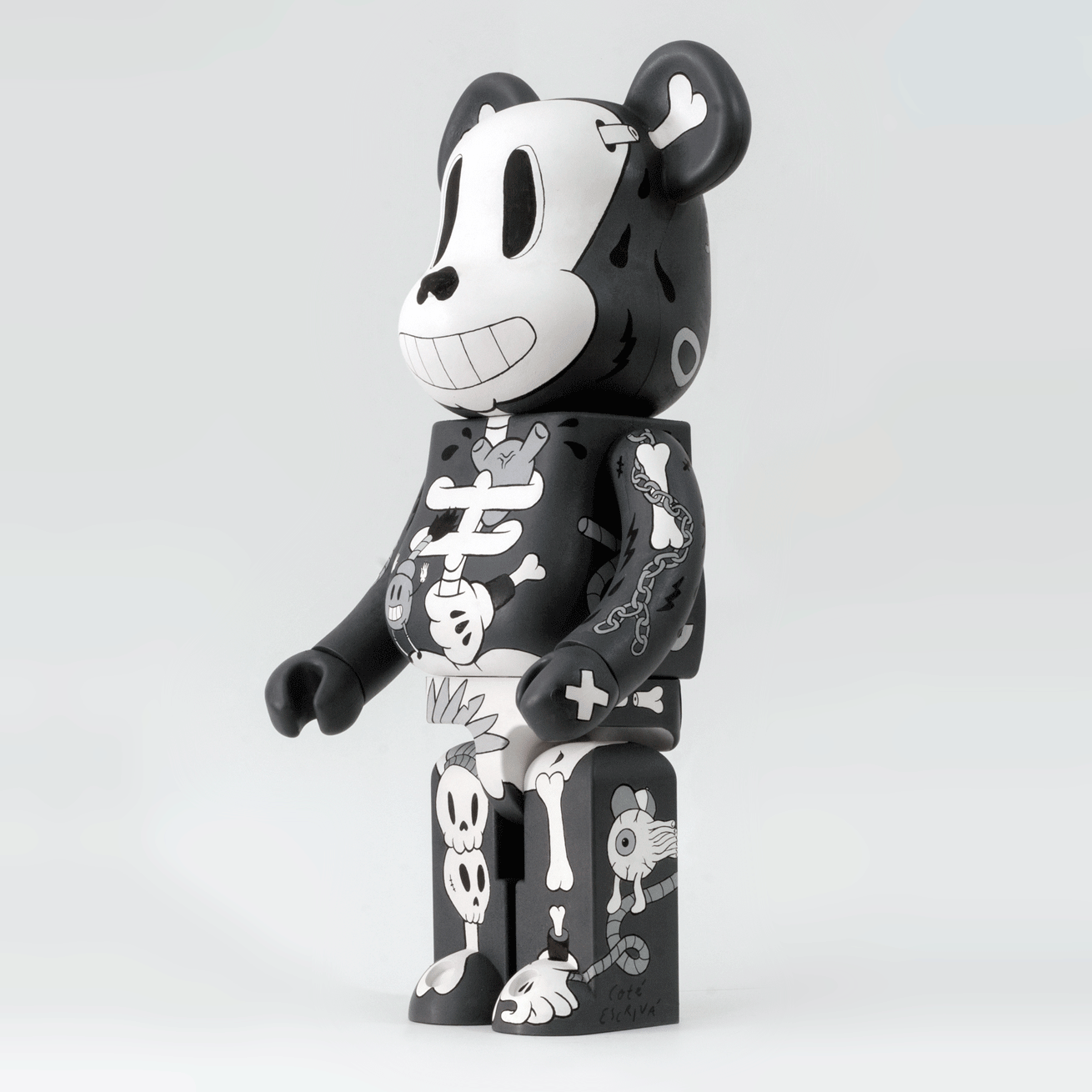 Cote_Escriva_Custom_Bearbrick-1000_006.gif