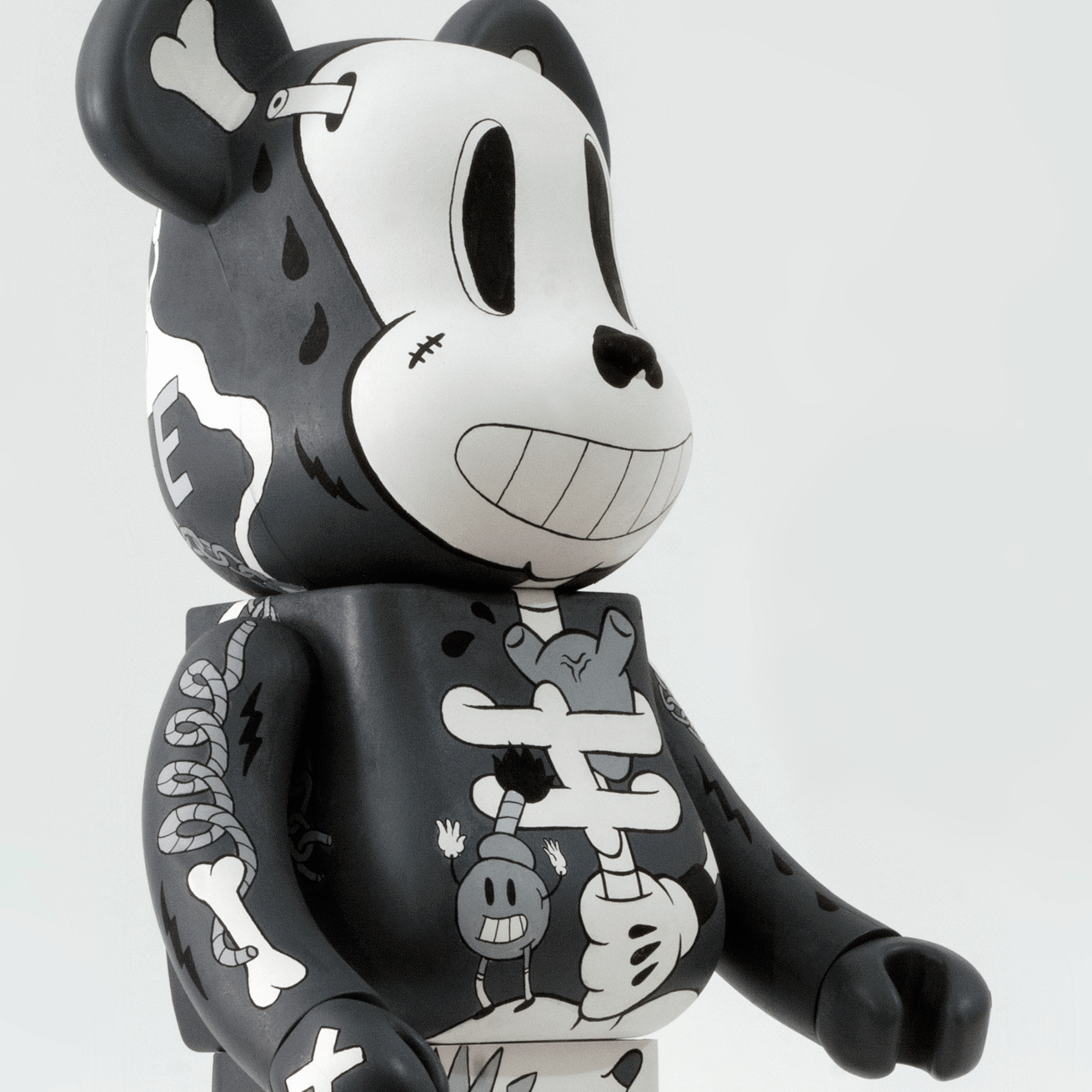 Cote_Escriva_Custom_Bearbrick-1000_005.gif