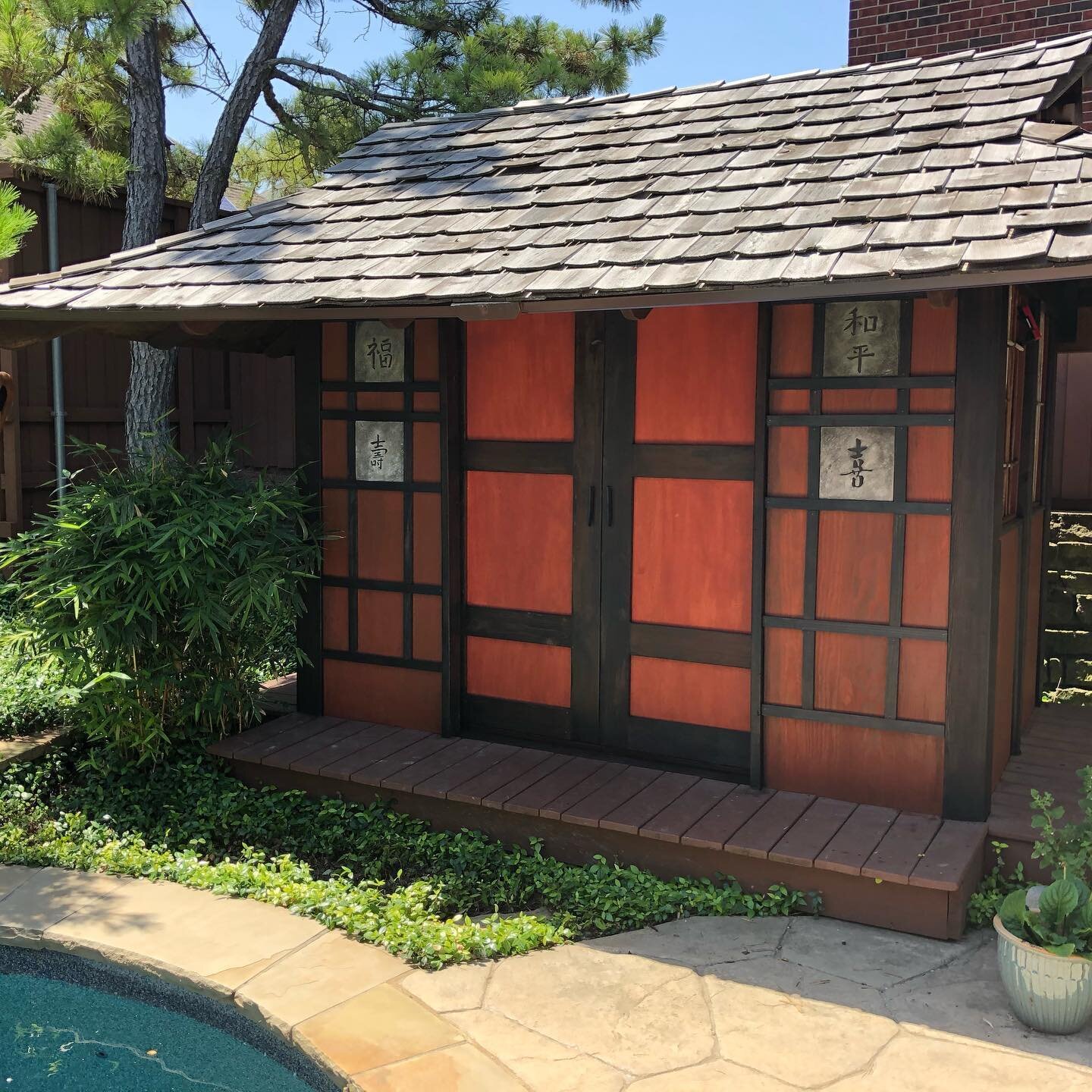 The rehab of the tea house is almost done. Replaced, rebuilt and restained. .
.
.
#scottharbenphotography #japaneseteahouse #backyarddesign #poolhouse