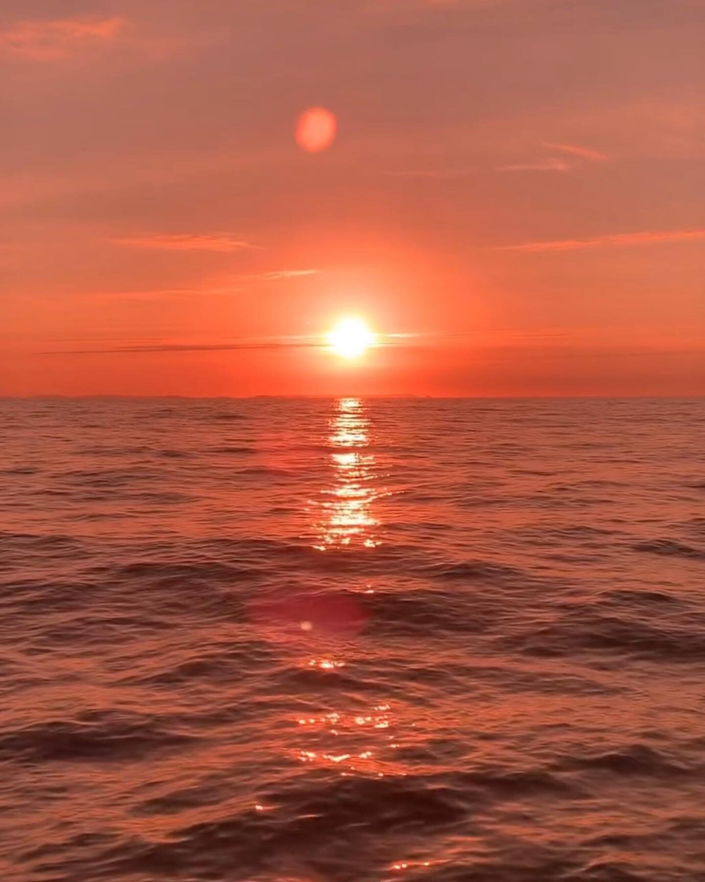 live in the sunshine, swim in the sea, drink the wild air 🙌☀️🙌

Words - Ralph Waldo Emerson
Image - @james_aiken

#chariotsofthesun #sunset #sunrise #sunworship #morningoftheearth