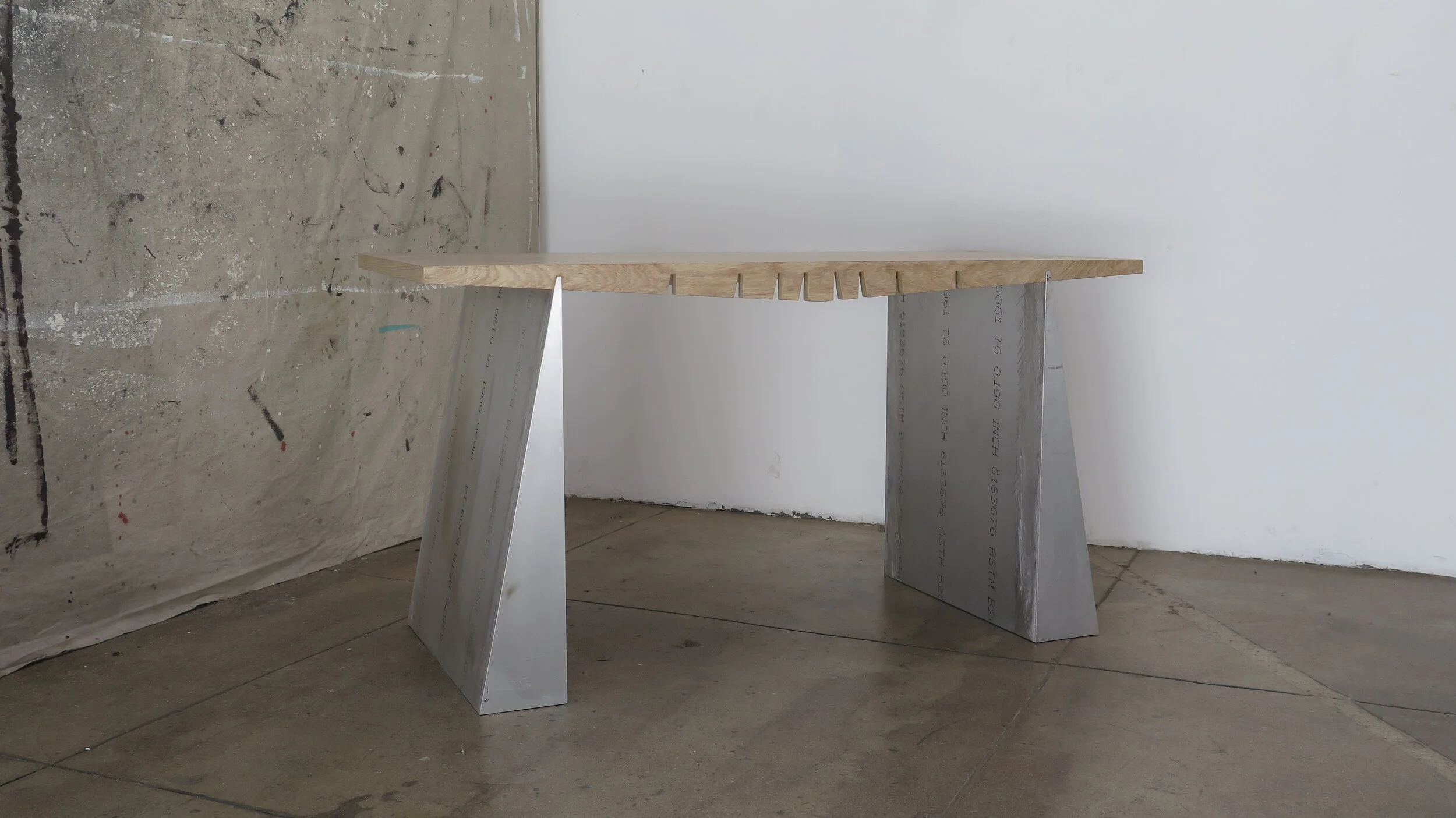 HUMMINGBIRD TABLE SLOT 5 OBLIQUE.JPG