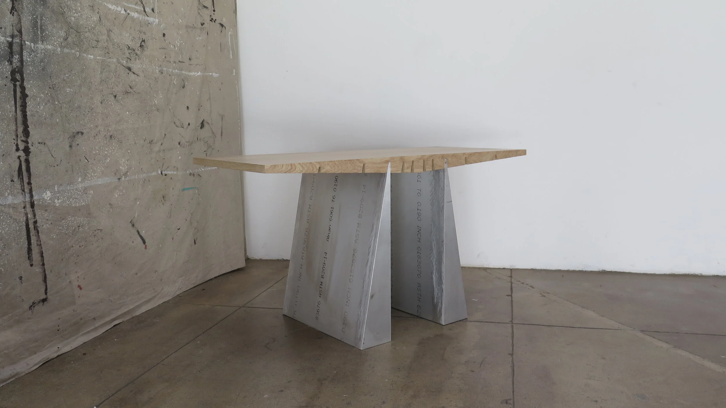 HUMMINGBIRD TABLE SLOT 3 OBLIQUE.JPG