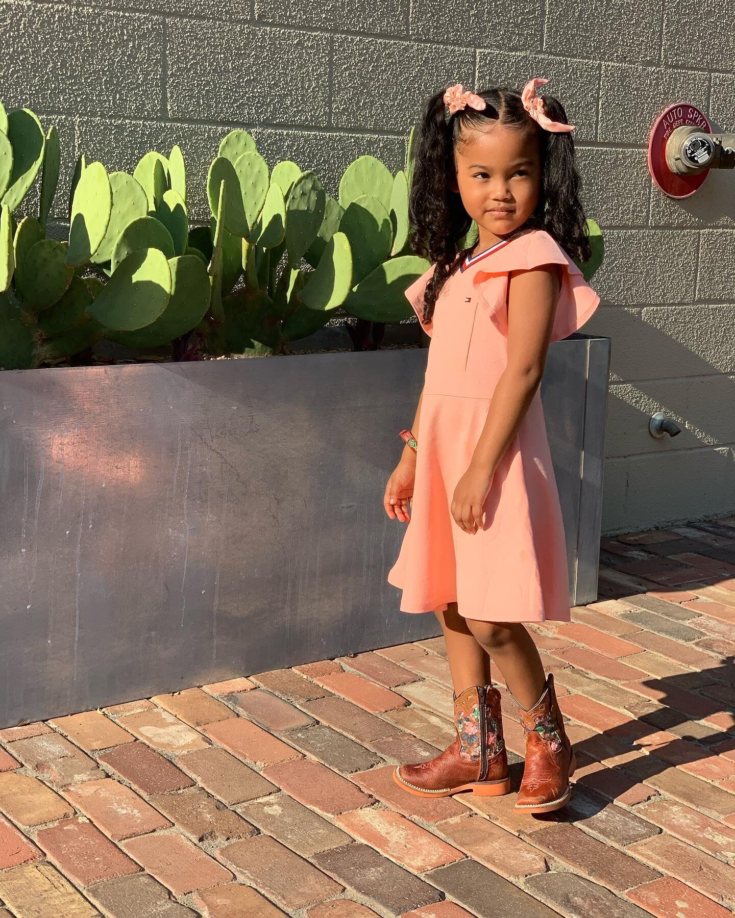 Always a BIG Mood! 

I love that Chanelle is unapologetically her and is so free to let you know how she feels lol 

#fortworth #dallas #toyreviewer #kidsofinstgram #blackgirlmagic #blaxican #cutekids #kidsfashion #youtube #cowgirlboots #pink