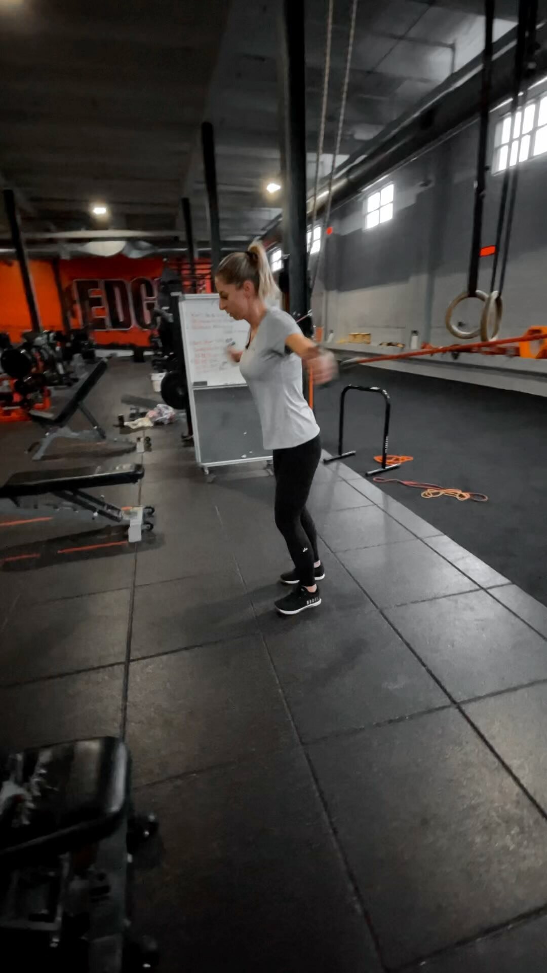 In honor of #workoutwednesday , a little clip from Barbell Club 💪🏼