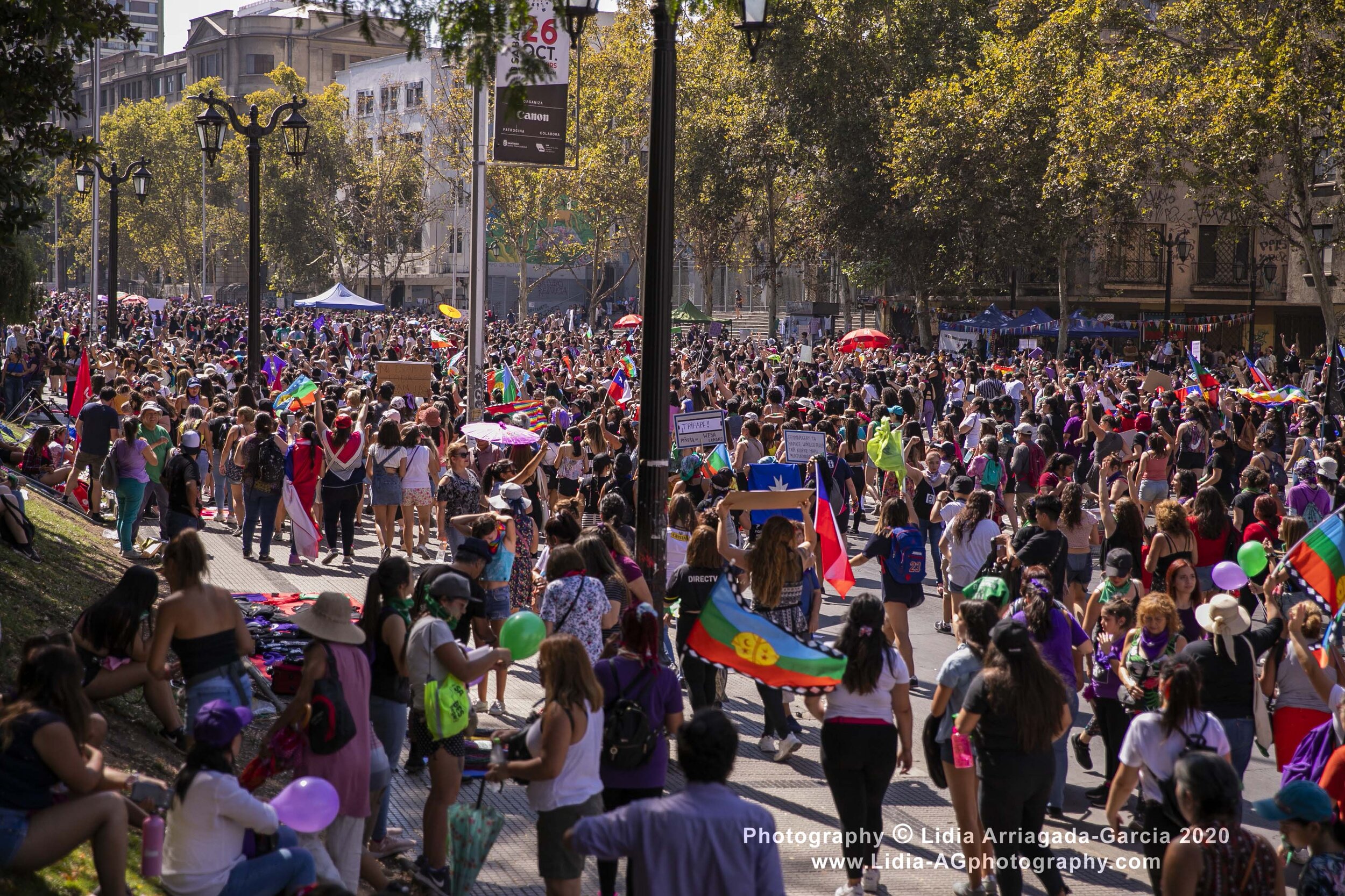 Milhares de mulheres vão às ruas do Chile no primeiro 8M após