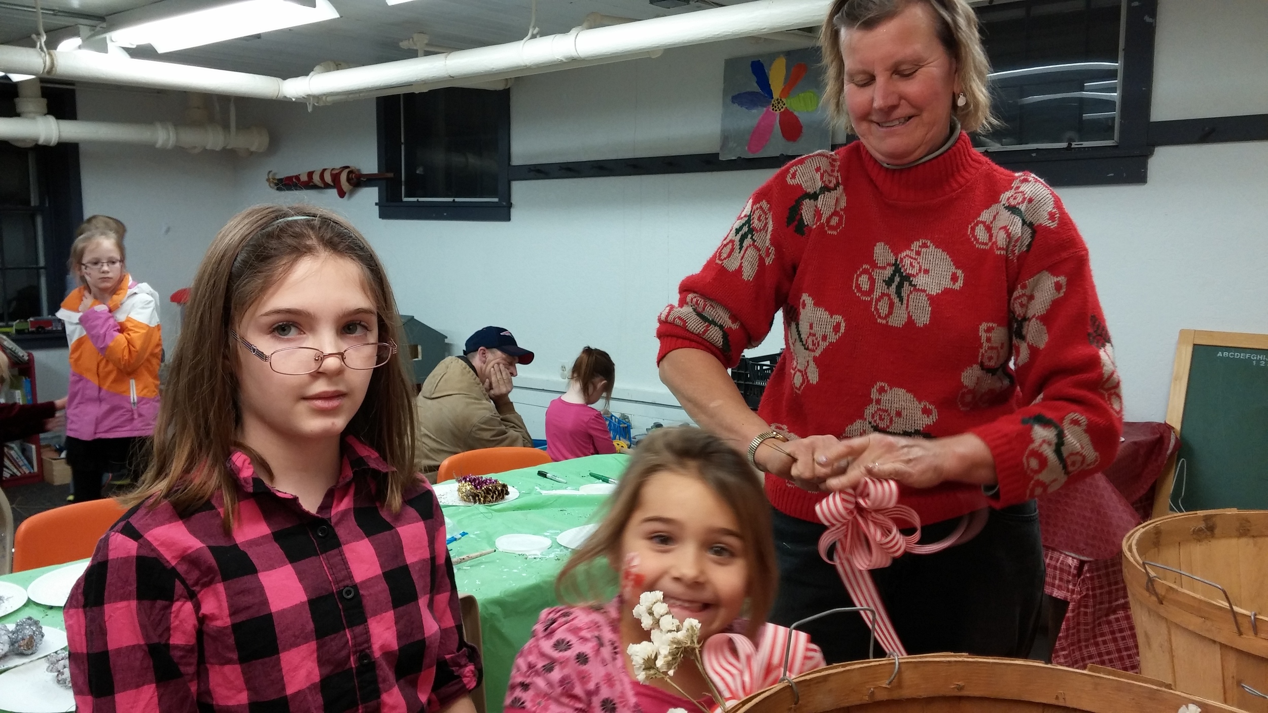 Families of all ages will be able to make their own Holiday evergreen decoration with Linda Fuchs.