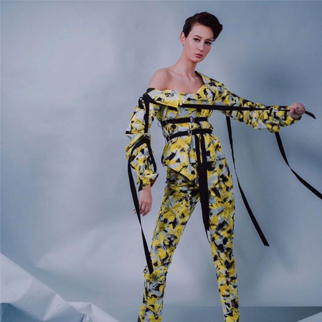 AT THE RUNWAY | PENDULUM STUDIOS���������
@pendulum.studios was created in Melbourne by @tess.whitfort who is a zero waste pattern cutting specialist and the 2018 winner of the Redress Design Award. Tess' pattern cutting methods use 100&amp; of the f