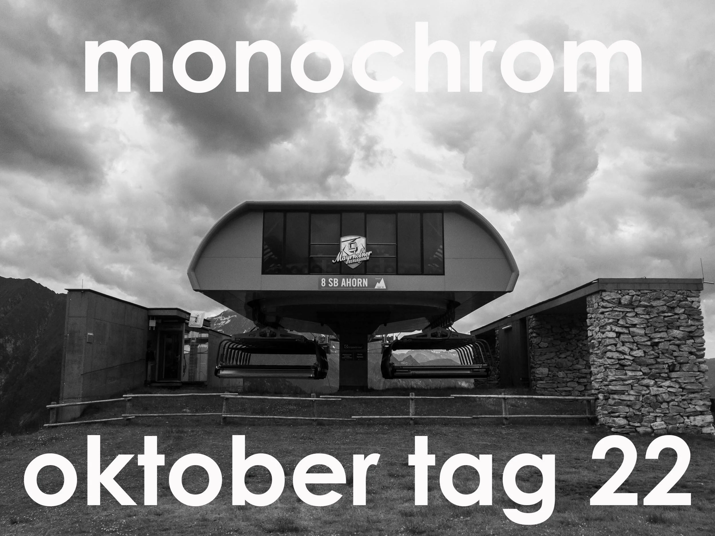 Monochrome Oktober-day 22