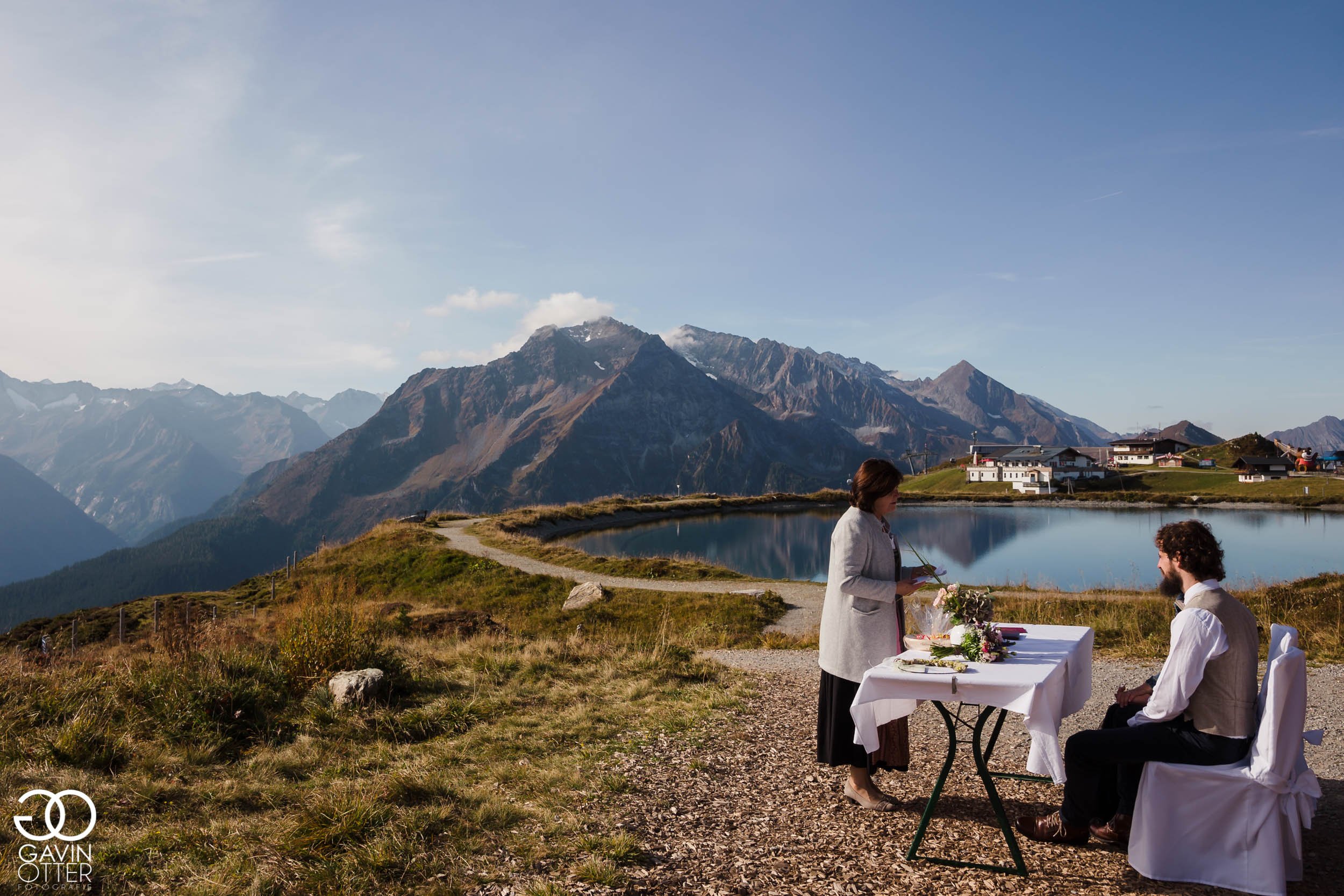 Hochzeit mit Blick auf die Zillertaler Alpen.jpg