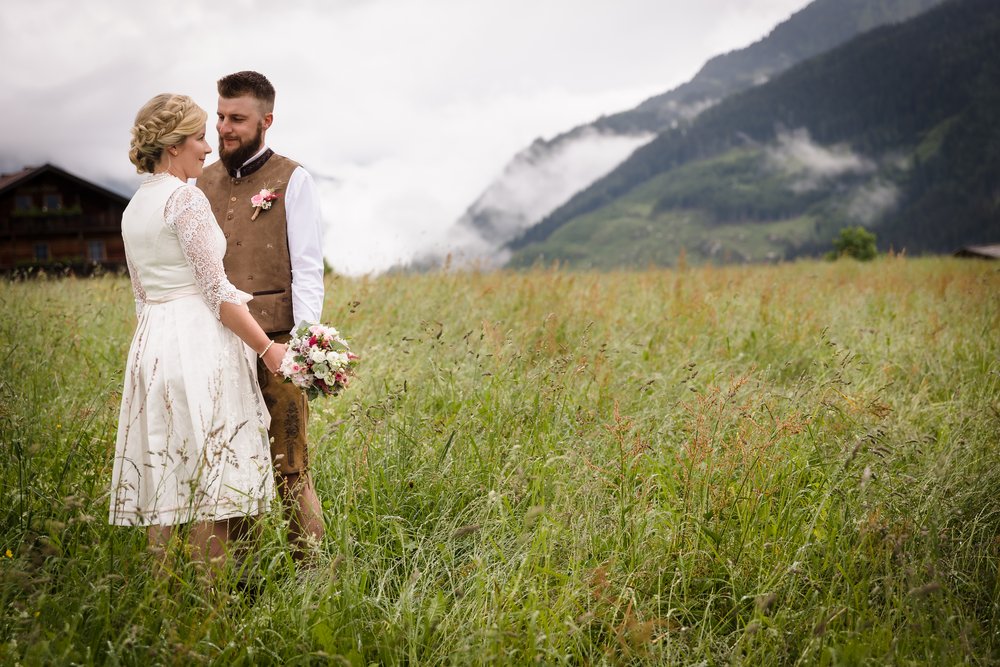 16 romantischer moment beim hochzeitsfotoshooting.jpg