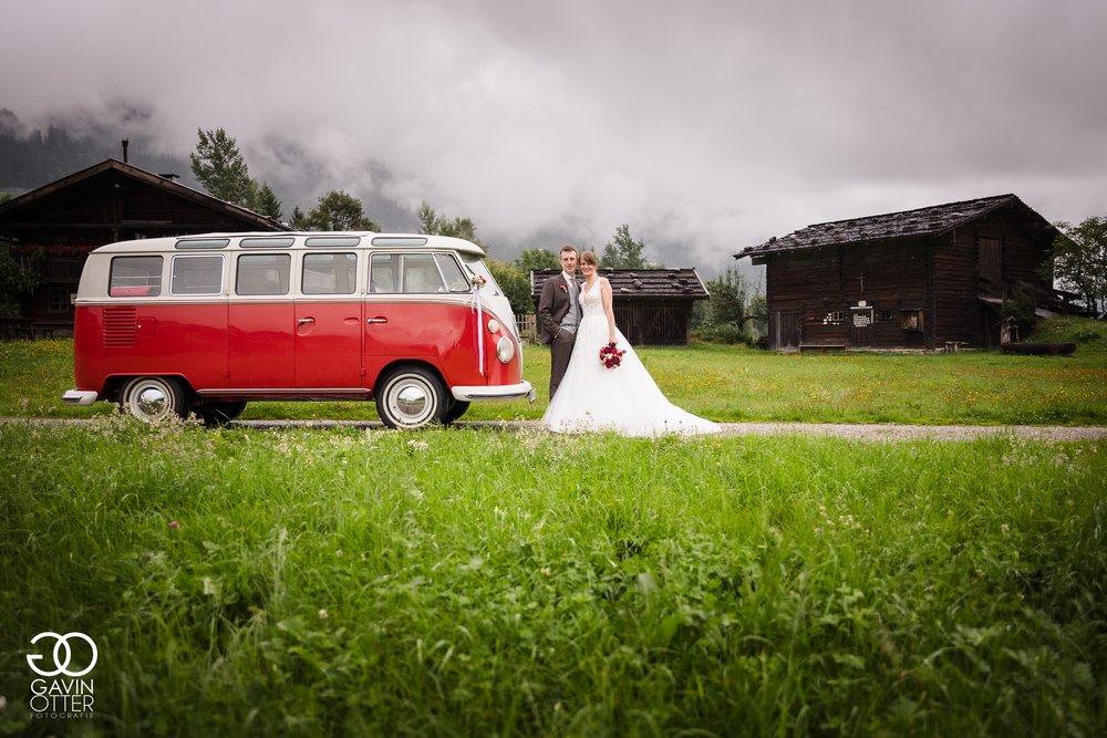 Oldtimer-VW-Bus für eine Hochzeit in Zell am Ziller.jpg