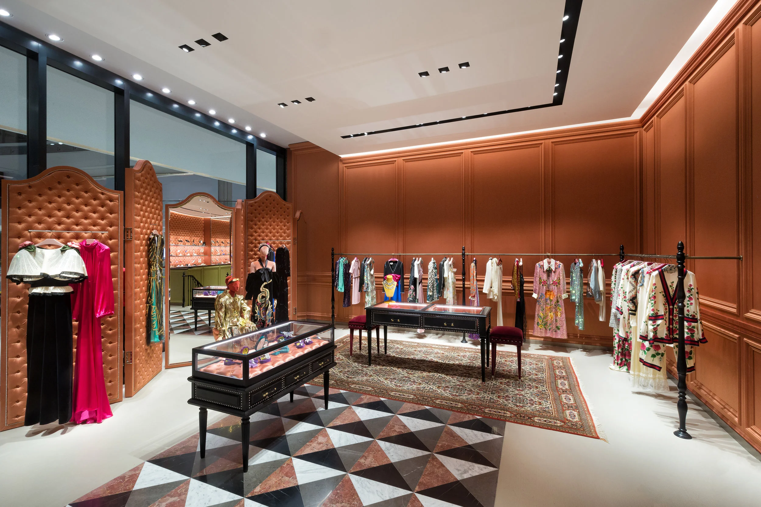 GUCCI OPENS FLAGSHIP STORE IN DUBAI MALL — SOLE DXB Dec 57th, 2019