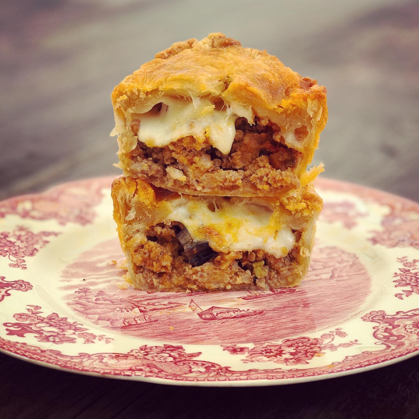 Behold, a tribute pie we&rsquo;ve been working on&mdash;THE BOLOGNESE PIE! Filled with bolognese sauce, veggies and mozzarella, it&rsquo;s a little love letter inspired by the wonderful Aussie bakeries back home whose treats we miss. This parcel of j